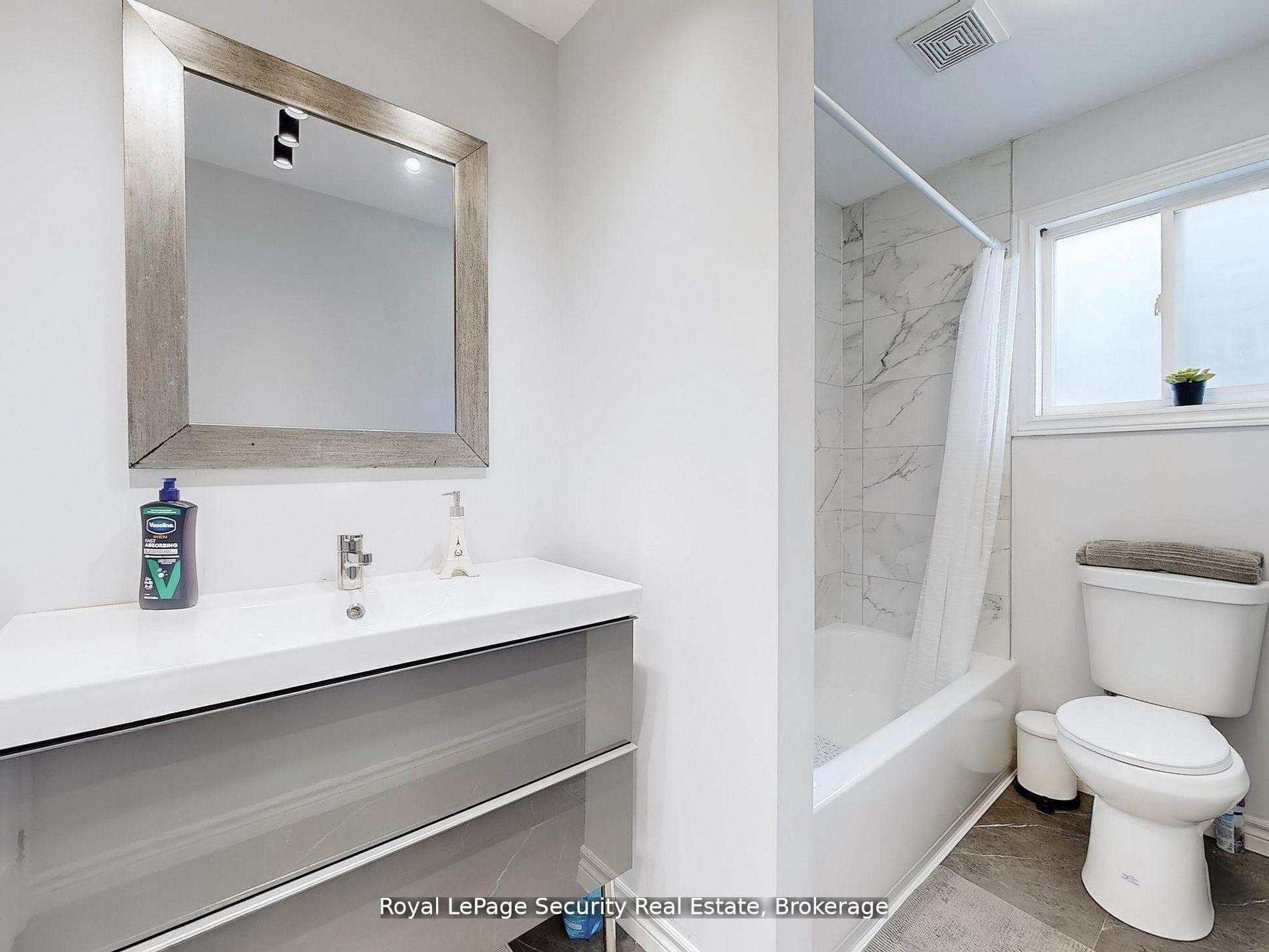 Photo 37 of 128 Daiseyfield Crescent, Vaughan, Vellore Village — HOMEH