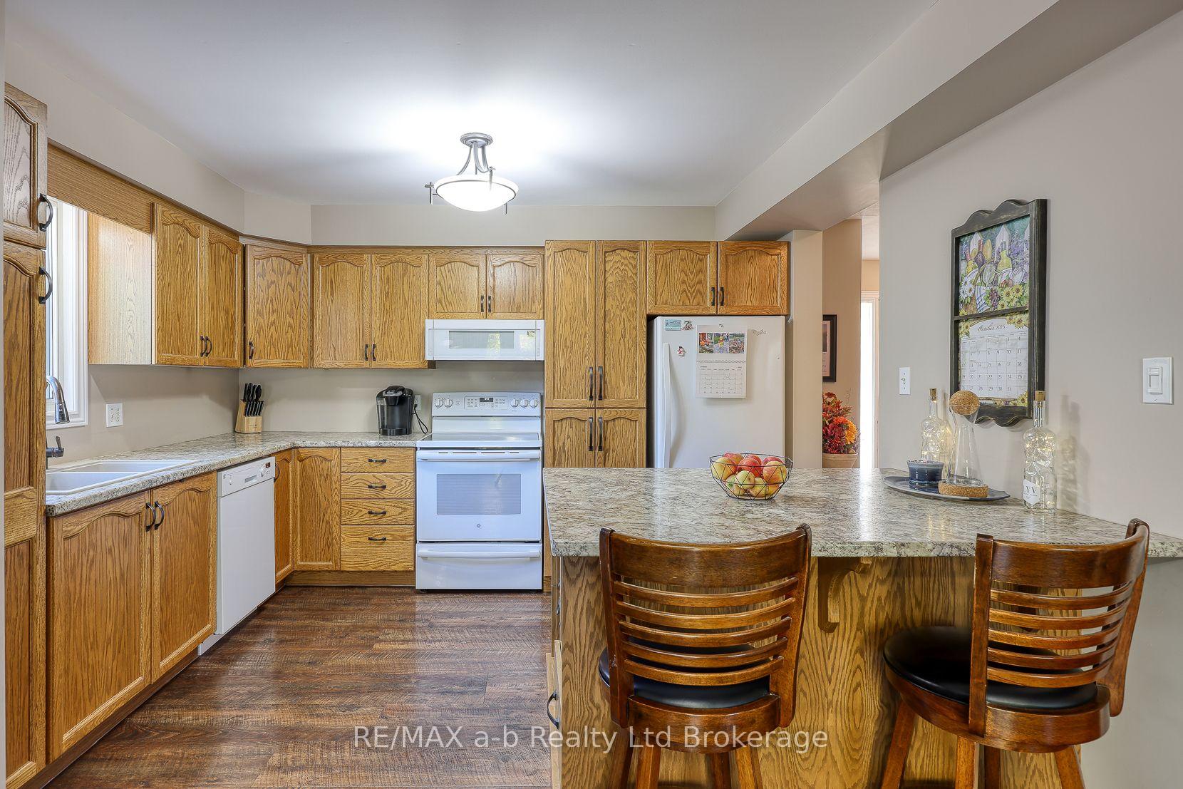 Photo 8 of 11 Cornish Crescent, Ingersoll, Ingersoll - South — HOMEH