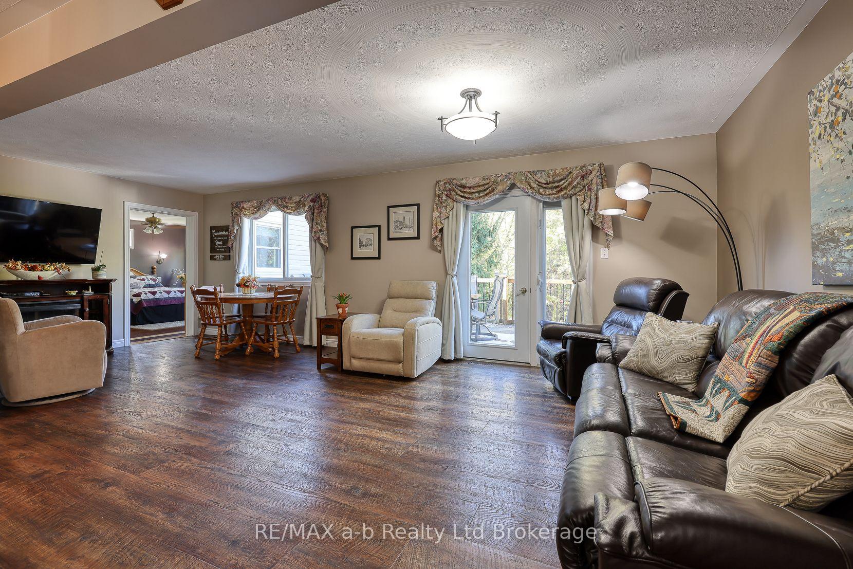 Photo 10 of 11 Cornish Crescent, Ingersoll, Ingersoll - South — HOMEH