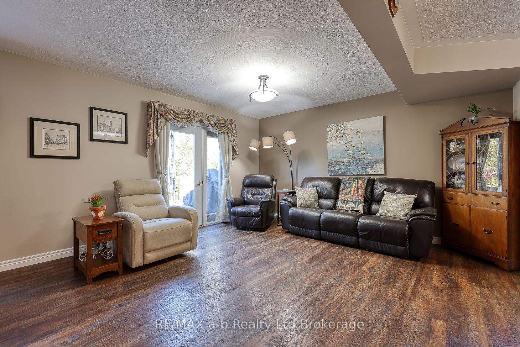 Photo 11 of 11 Cornish Crescent, Ingersoll, Ingersoll - South — HOMEH