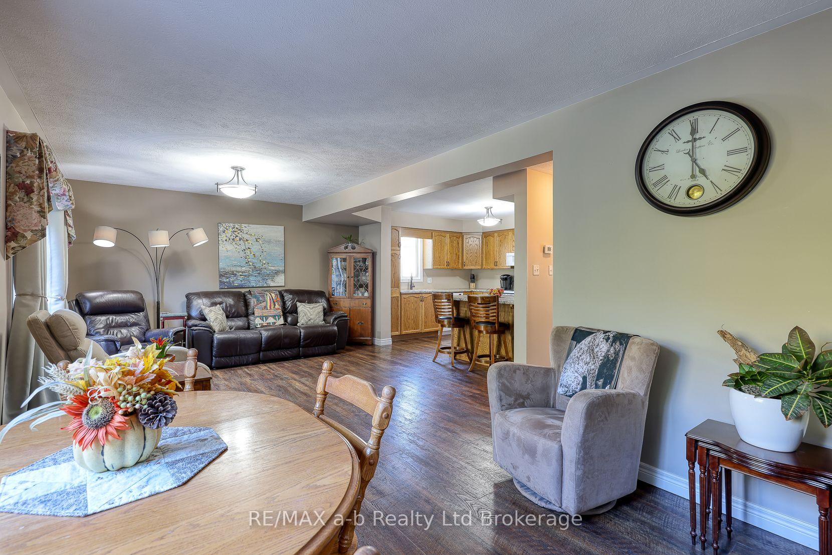 Photo 12 of 11 Cornish Crescent, Ingersoll, Ingersoll - South — HOMEH