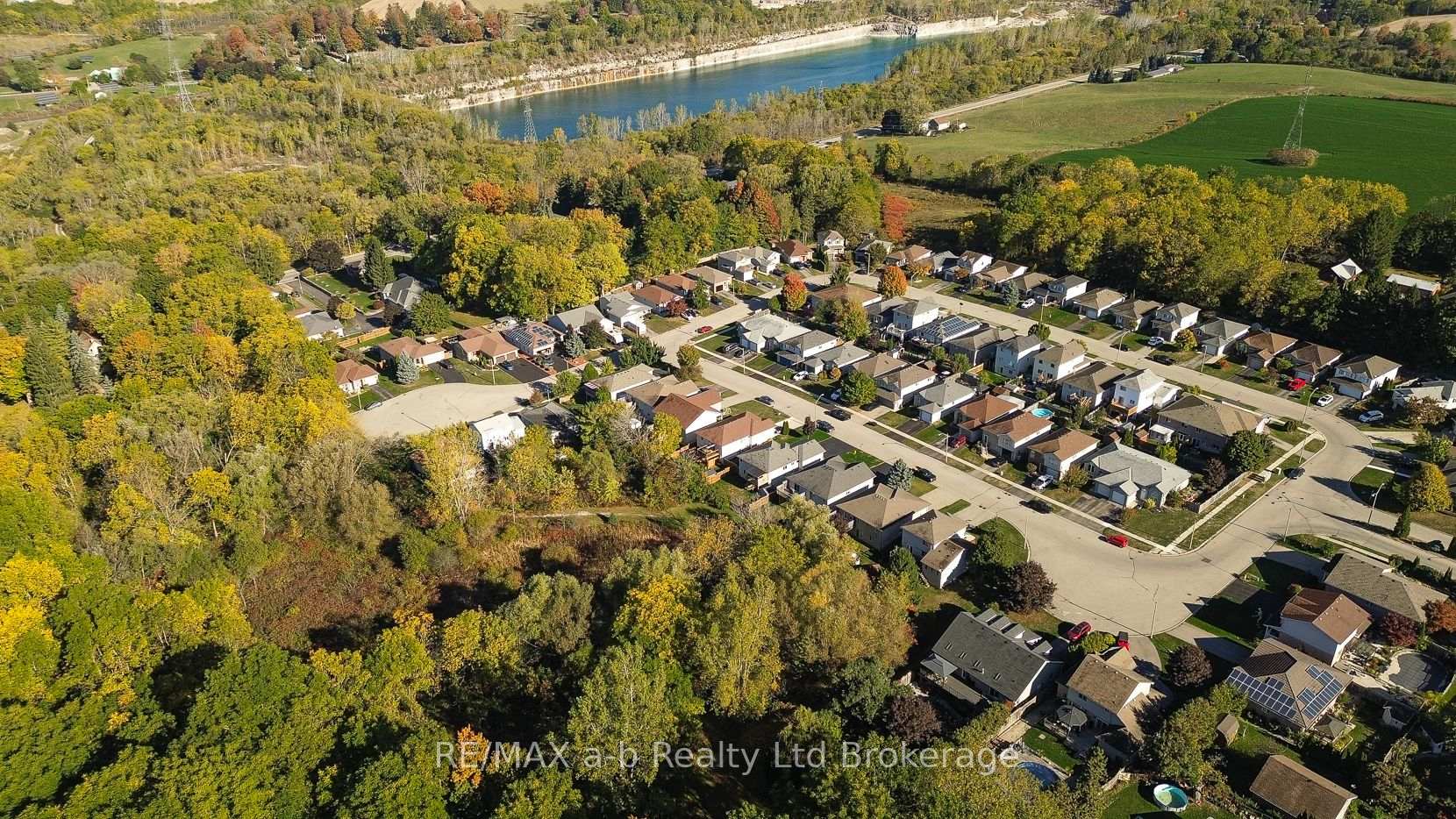 Photo 38 of 11 Cornish Crescent, Ingersoll, Ingersoll - South — HOMEH