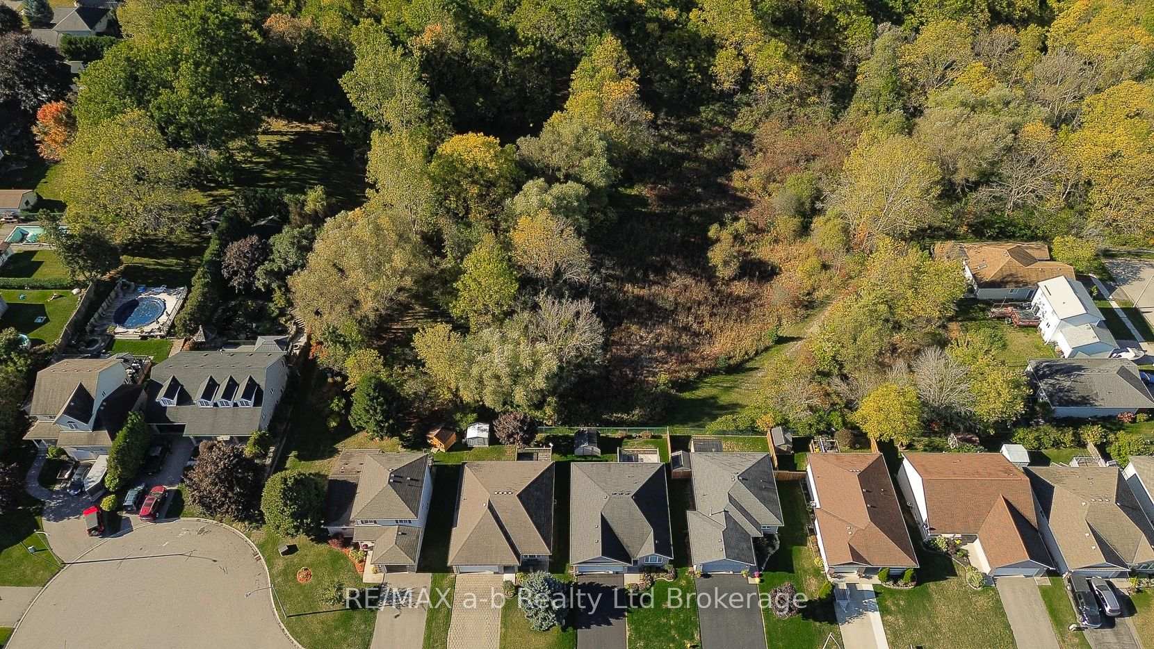 Photo 41 of 11 Cornish Crescent, Ingersoll, Ingersoll - South — HOMEH