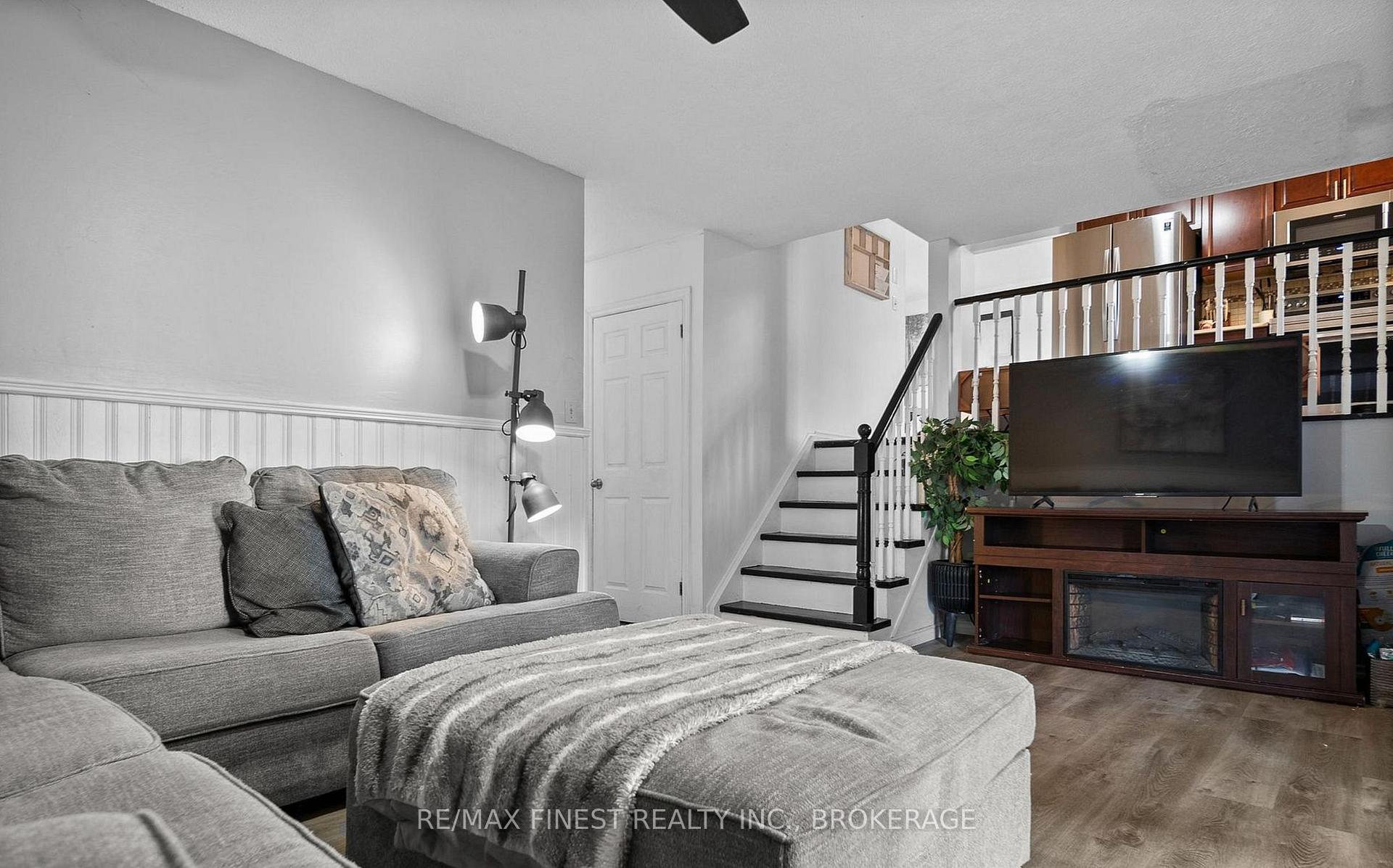 Photo 16 of 66 Nicholson Crescent, Loyalist, Amherstview — HOMEH