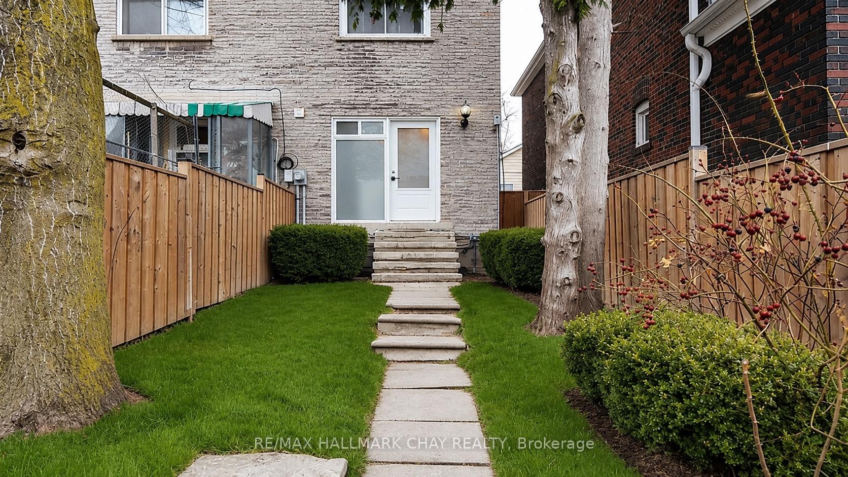 Photo 2 of 48 Carr Street, Toronto, Kensington-Chinatown — HOMEH
