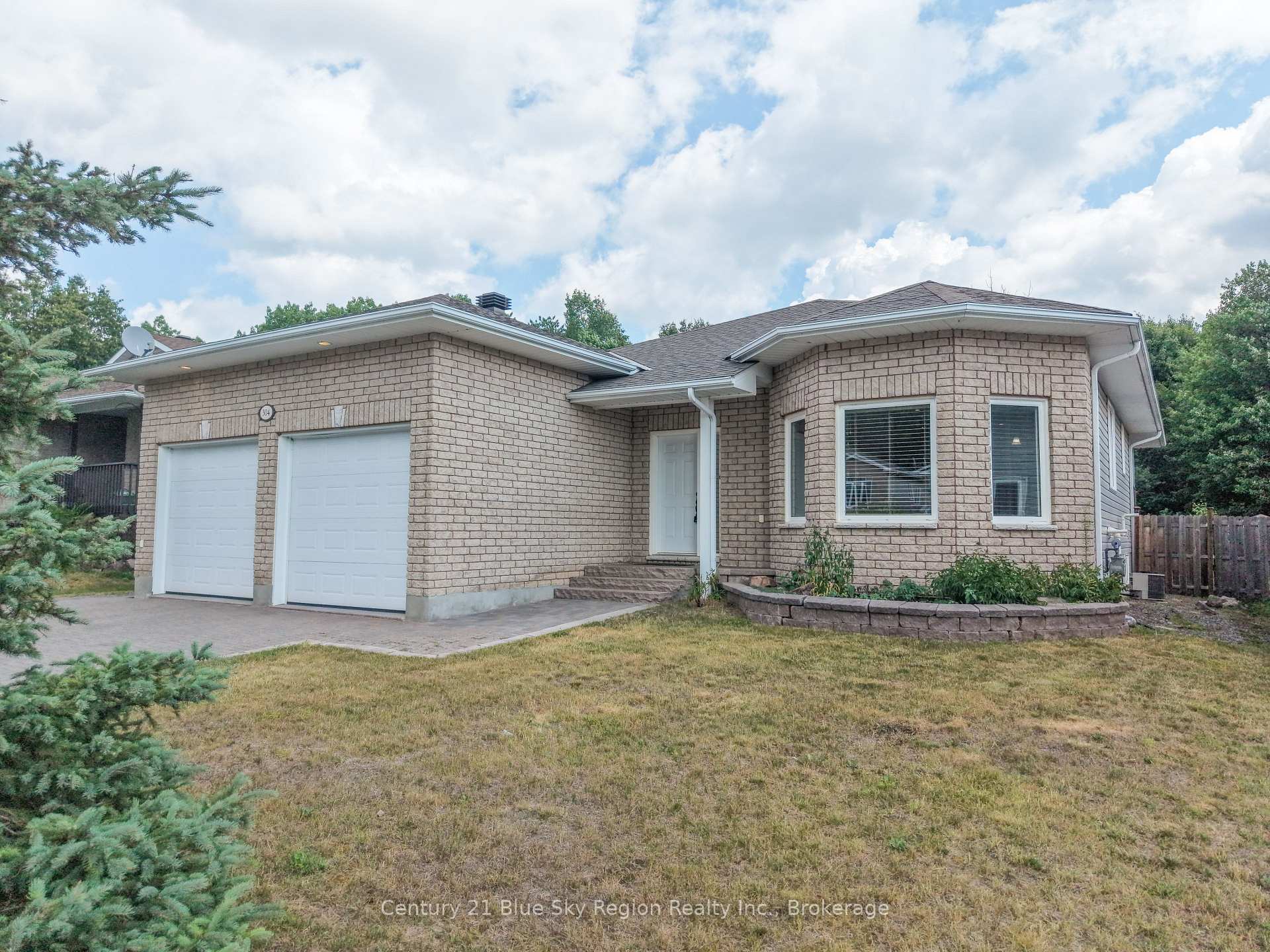 Photo 3 of 304 Osprey Crescent, Callander — HOMEH