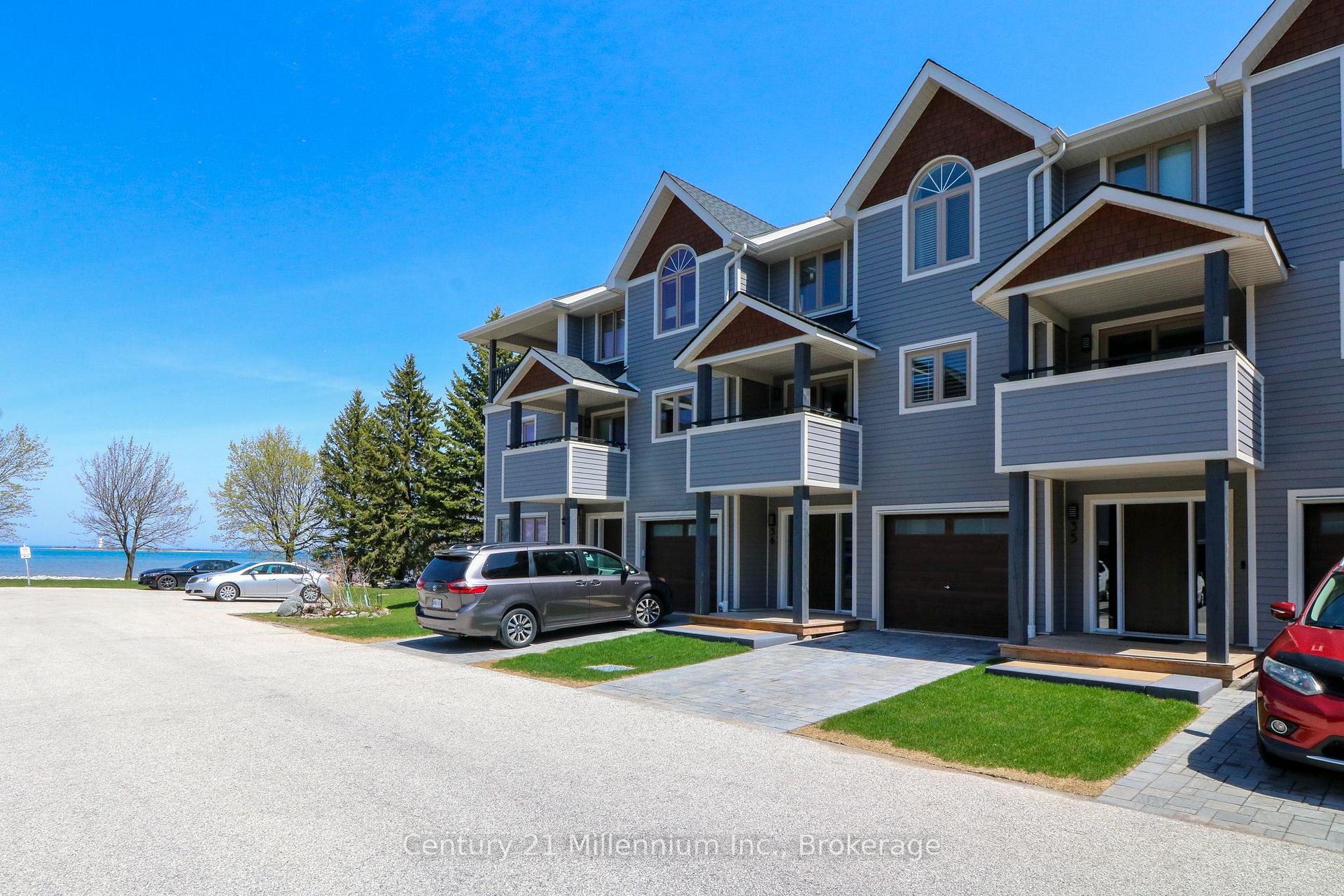 Photo 2 of 36 Lighthouse Lane E, Collingwood — HOMEH