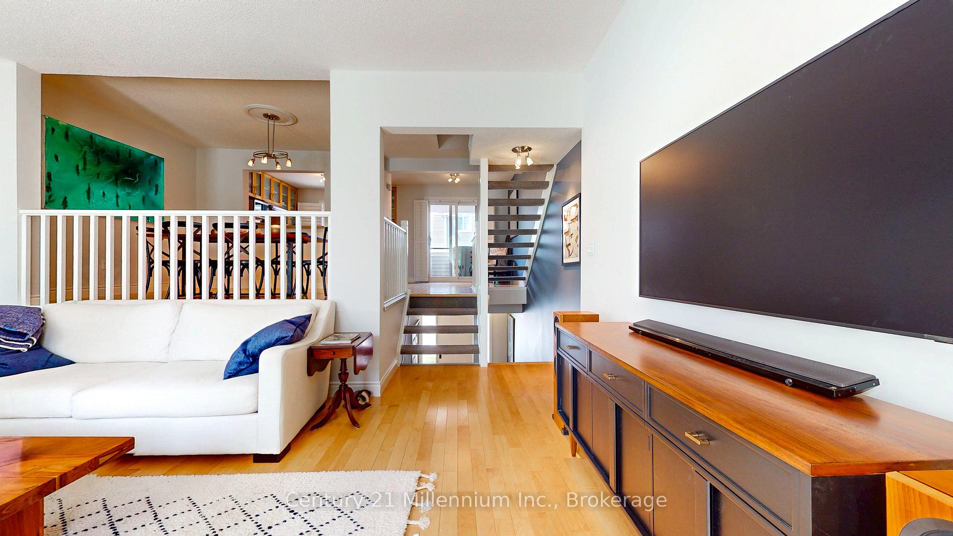 Photo 19 of 36 Lighthouse Lane E, Collingwood — HOMEH