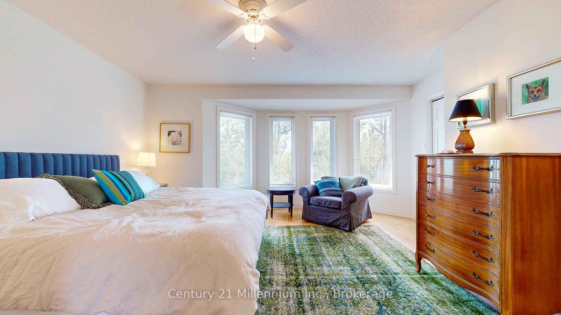 Photo 32 of 36 Lighthouse Lane E, Collingwood — HOMEH