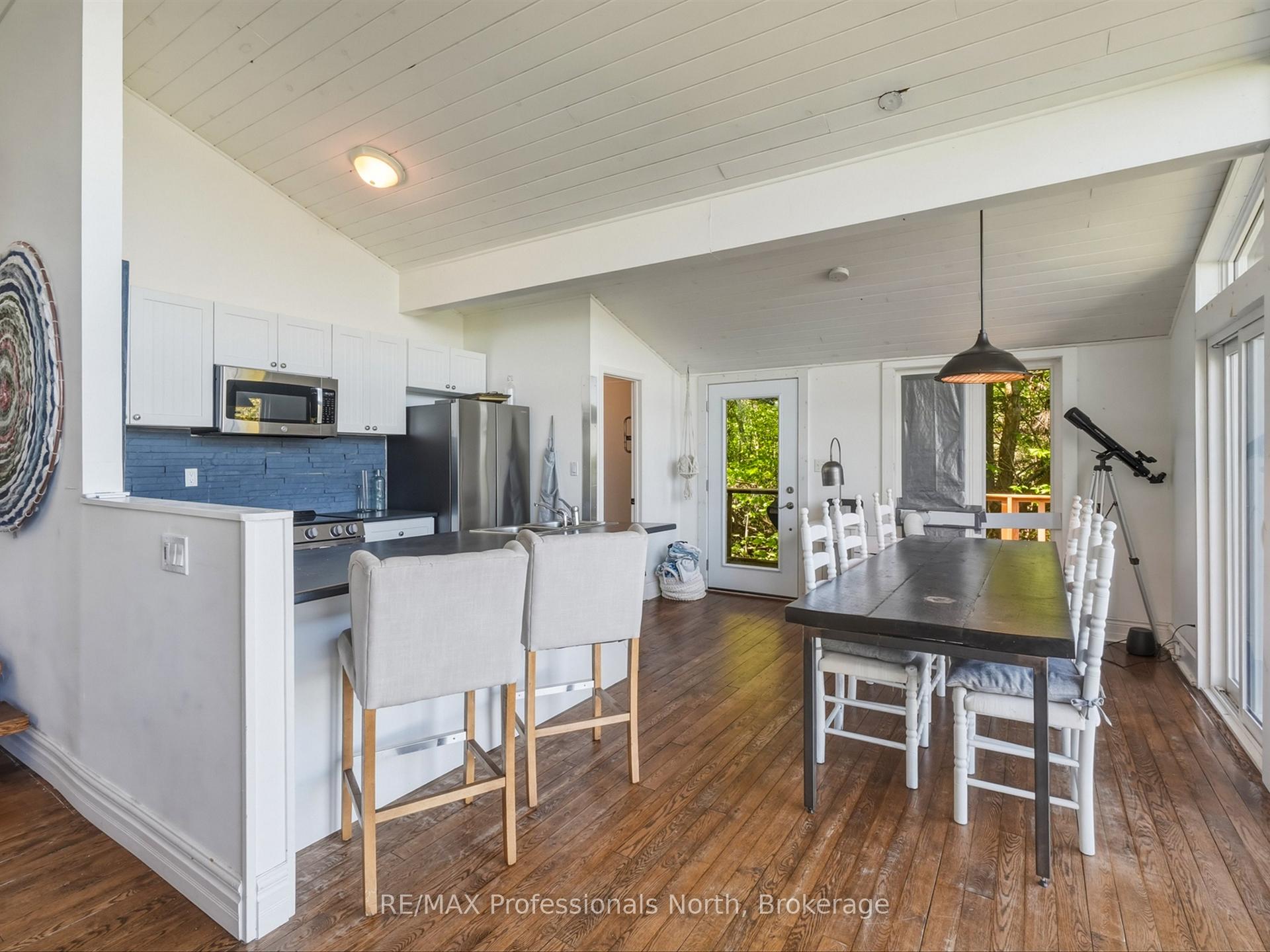 Photo 17 of 20 Macbeth Island, Bracebridge, Oakley — HOMEH