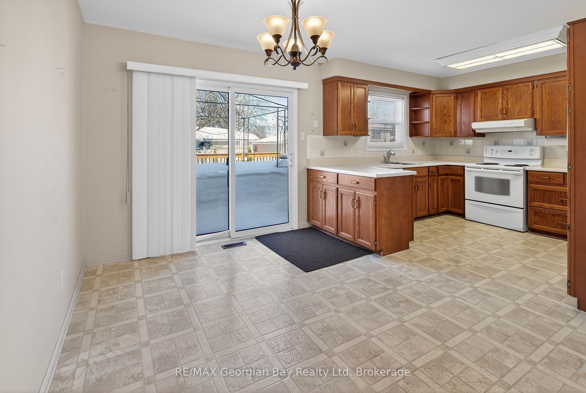 Photo 7 of 1032 Dominion Avenue, Midland — HOMEH