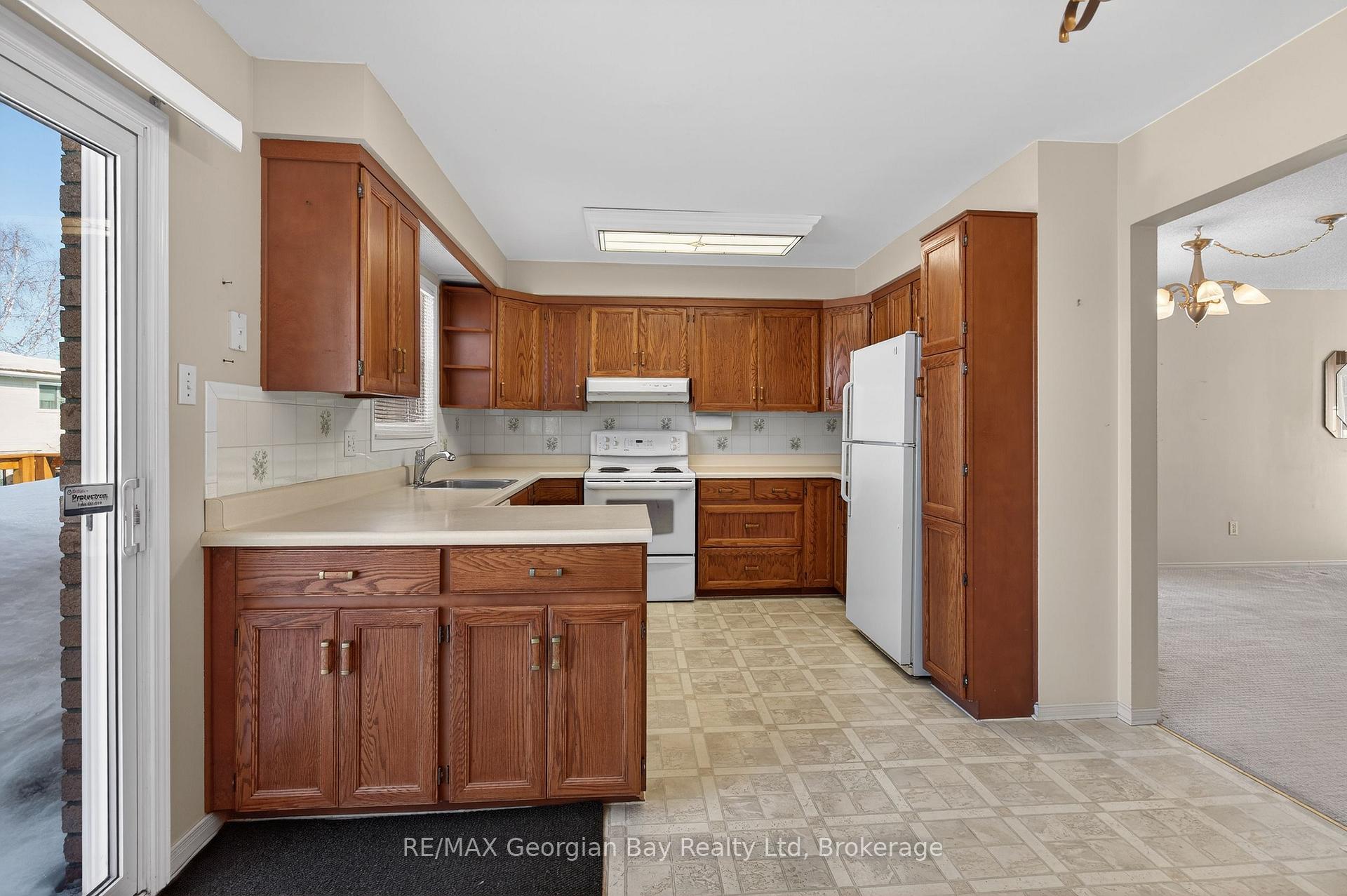 Photo 8 of 1032 Dominion Avenue, Midland — HOMEH