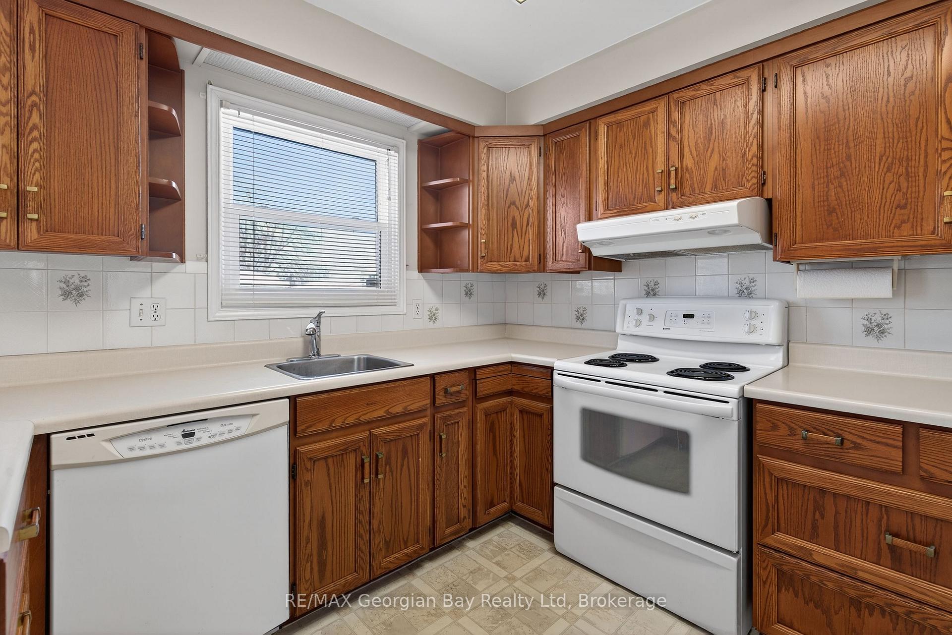 Photo 9 of 1032 Dominion Avenue, Midland — HOMEH