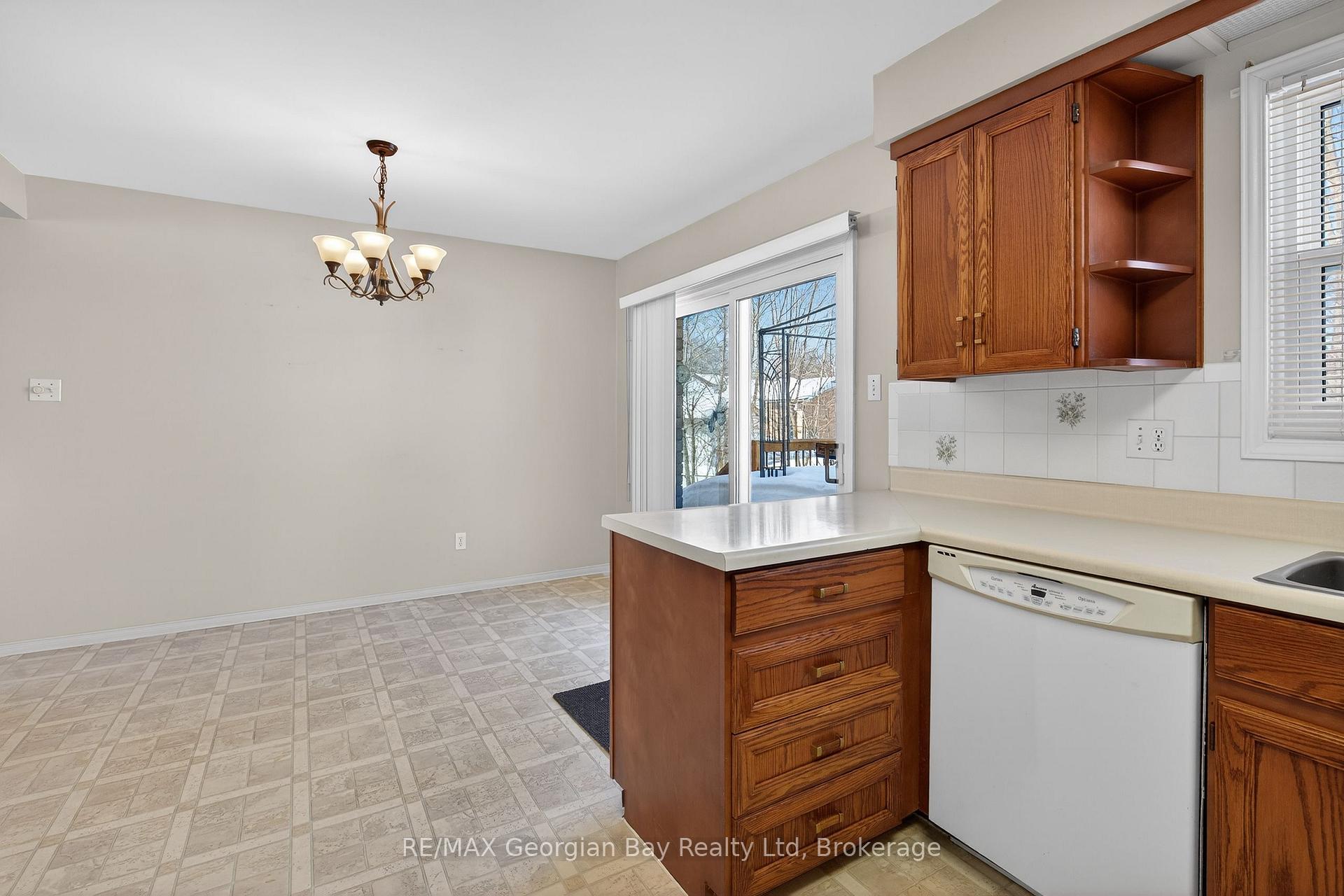 Photo 10 of 1032 Dominion Avenue, Midland — HOMEH