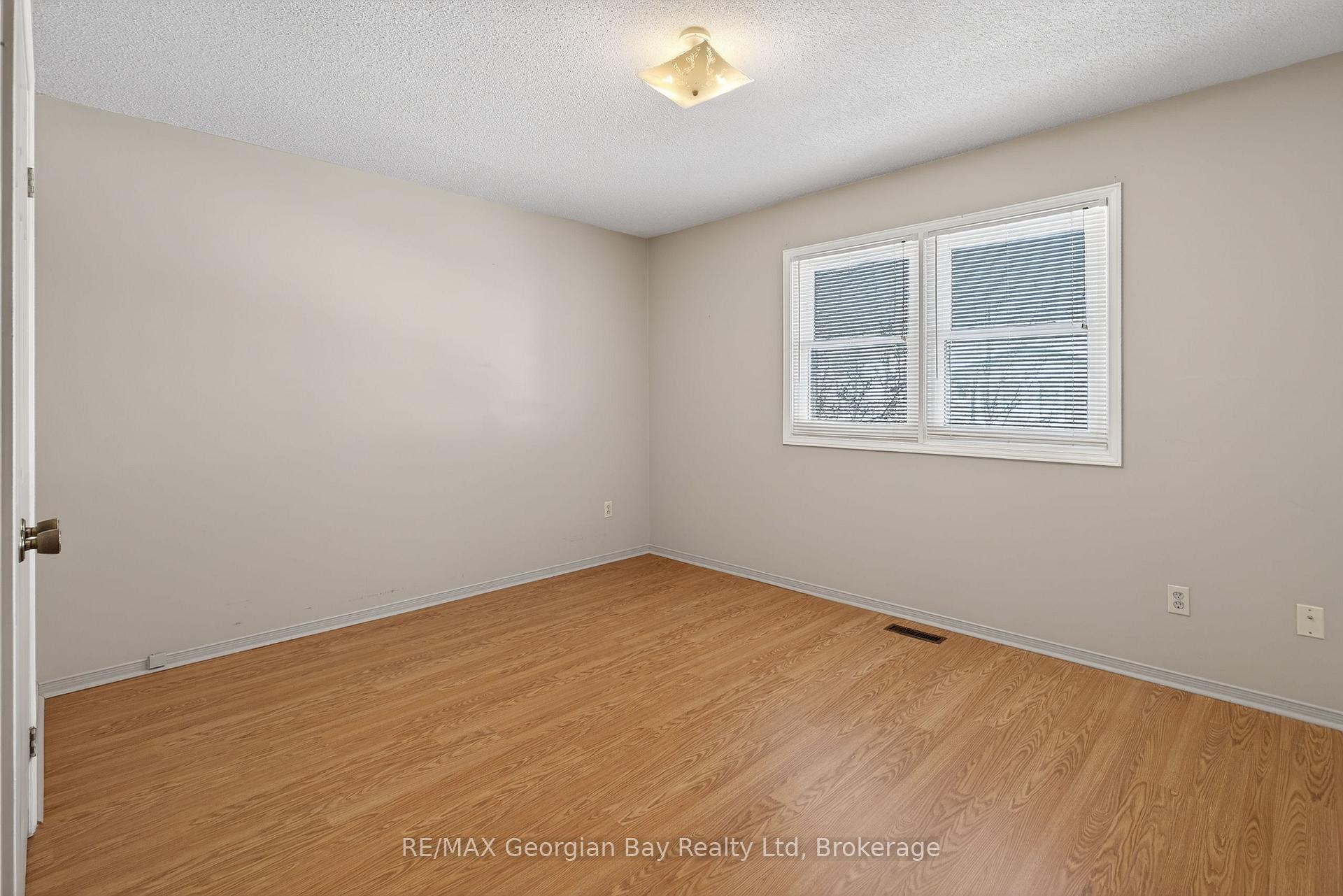 Photo 13 of 1032 Dominion Avenue, Midland — HOMEH