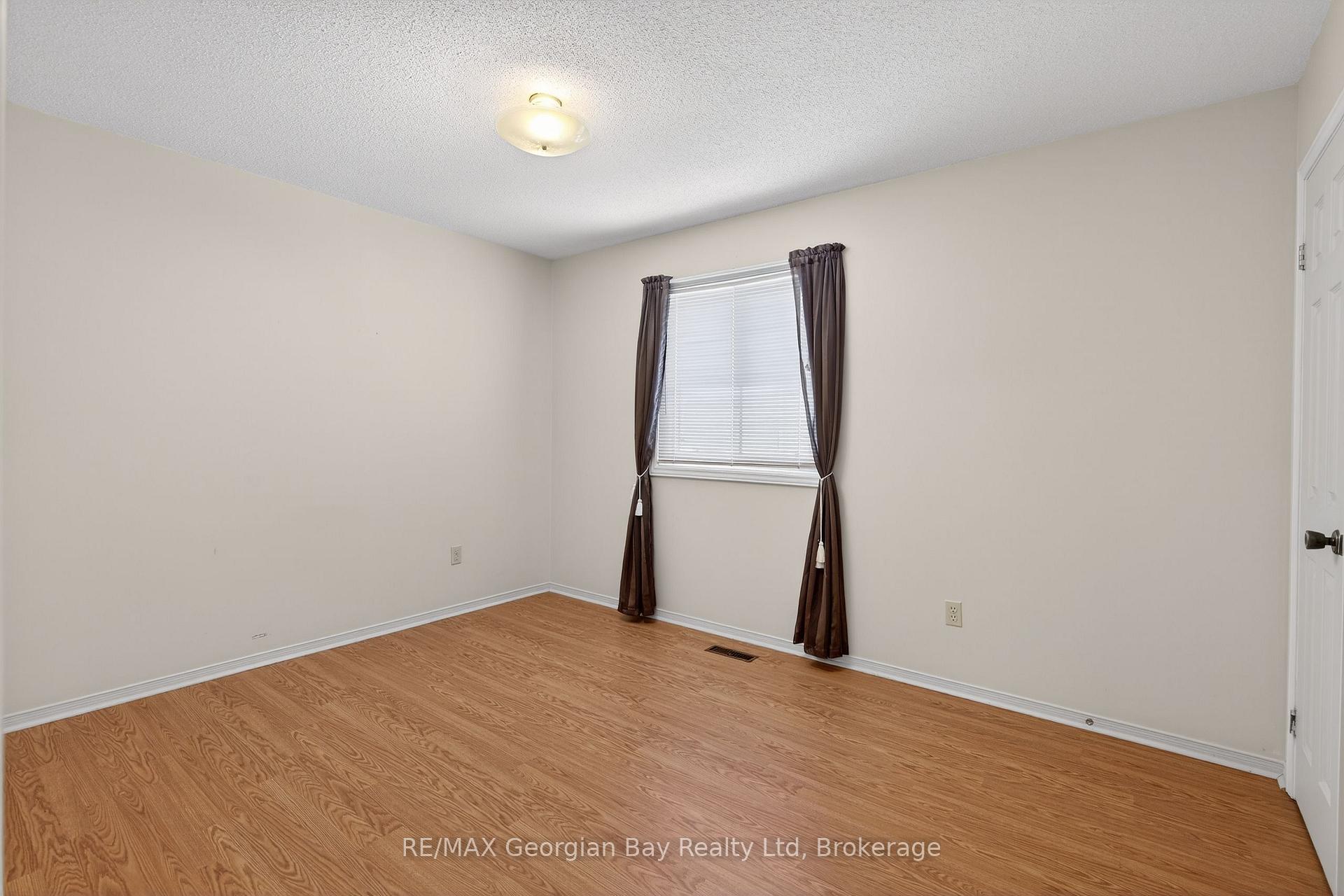 Photo 16 of 1032 Dominion Avenue, Midland — HOMEH
