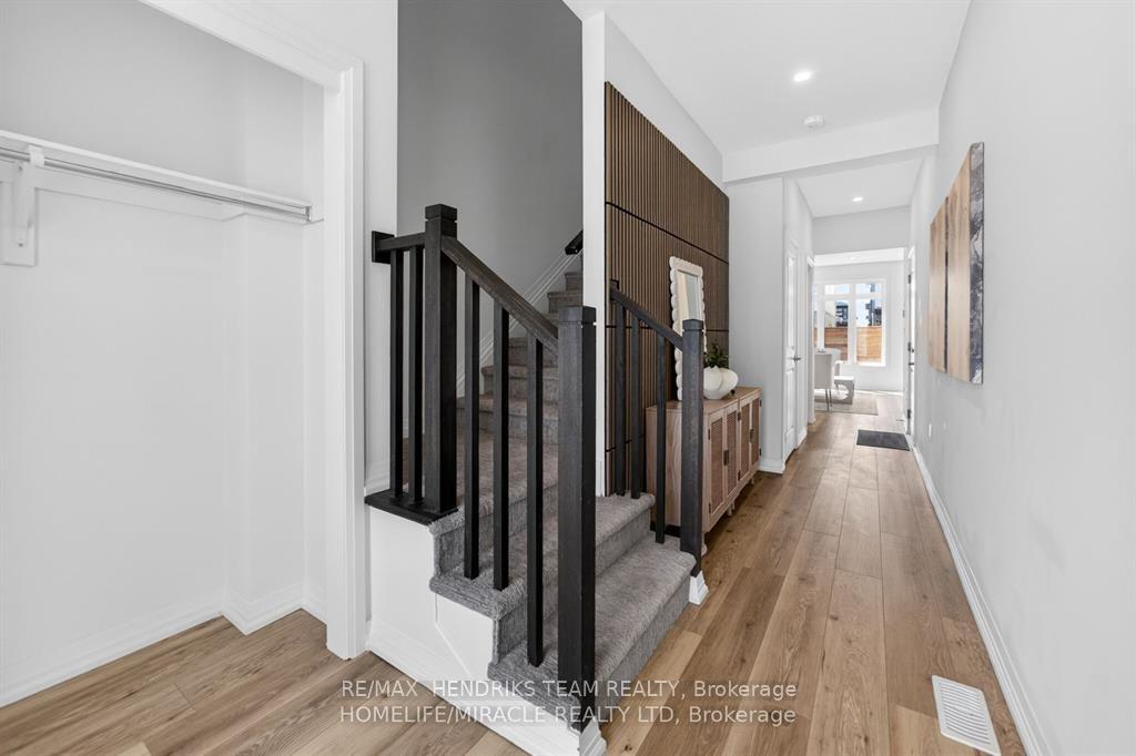 Photo 2 of 7353 Marvel Drive, Niagara Falls, Brown — HOMEH