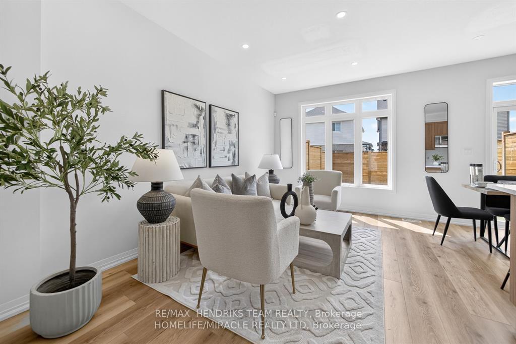 Photo 5 of 7353 Marvel Drive, Niagara Falls, Brown — HOMEH
