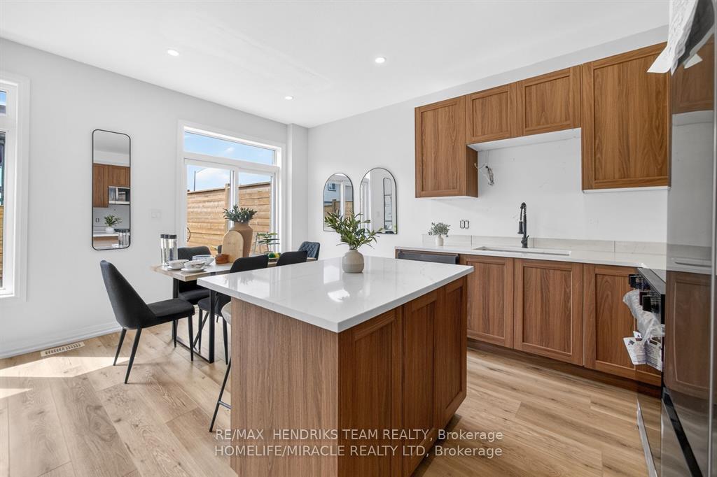 Photo 12 of 7353 Marvel Drive, Niagara Falls, Brown — HOMEH