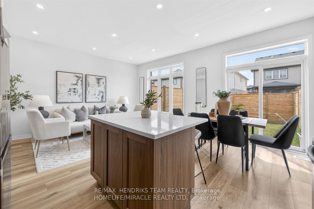 Photo 14 of 7353 Marvel Drive, Niagara Falls, Brown — HOMEH