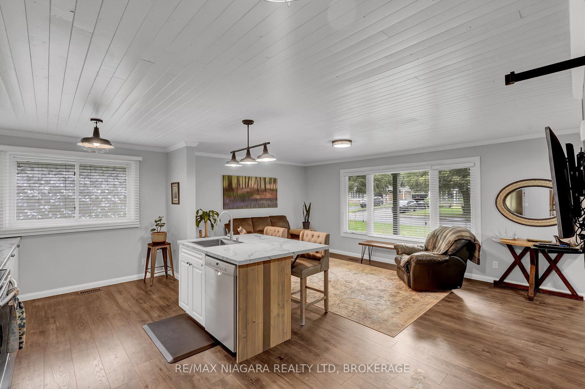 Photo 7 of 3528 Harvard Avenue, Niagara Falls, Casey — HOMEH