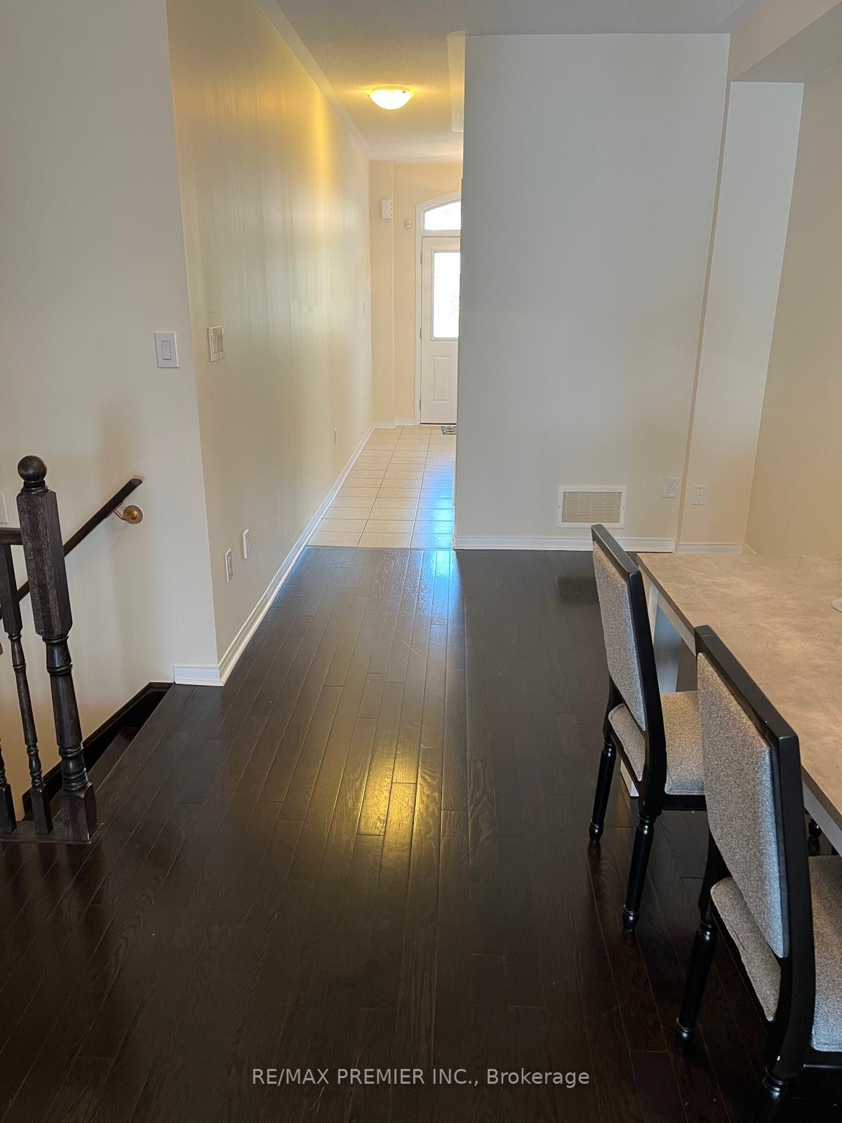 Photo 6 of 23 Spruce Pine Crescent, Vaughan, Patterson — HOMEH