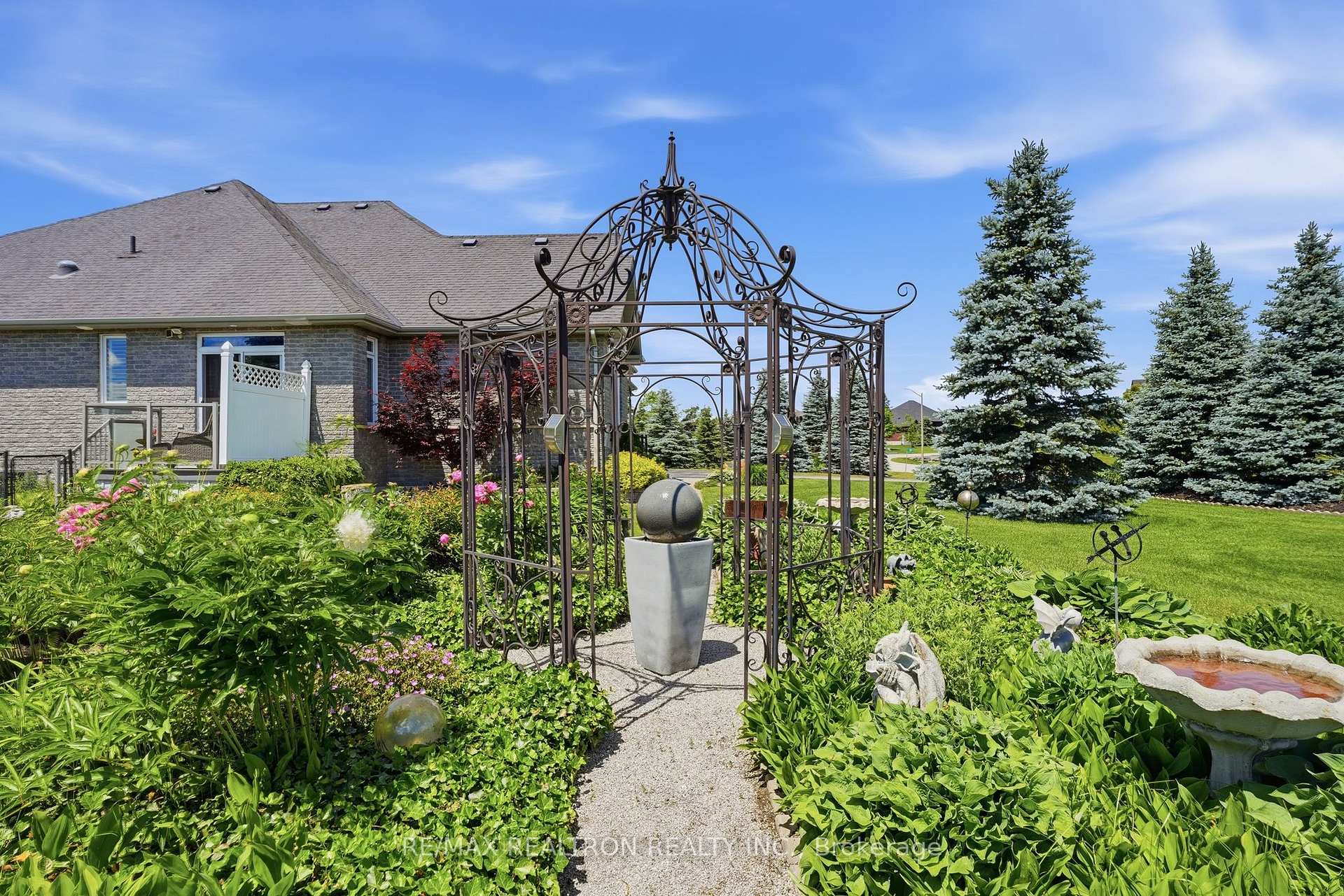 Photo 21 of 17 Brolley Crescent, Essa, Thornton — HOMEH