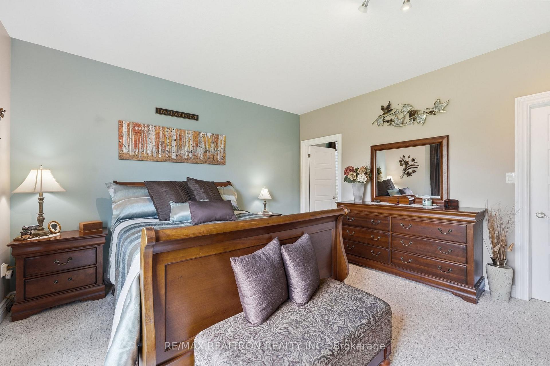 Photo 23 of 17 Brolley Crescent, Essa, Thornton — HOMEH
