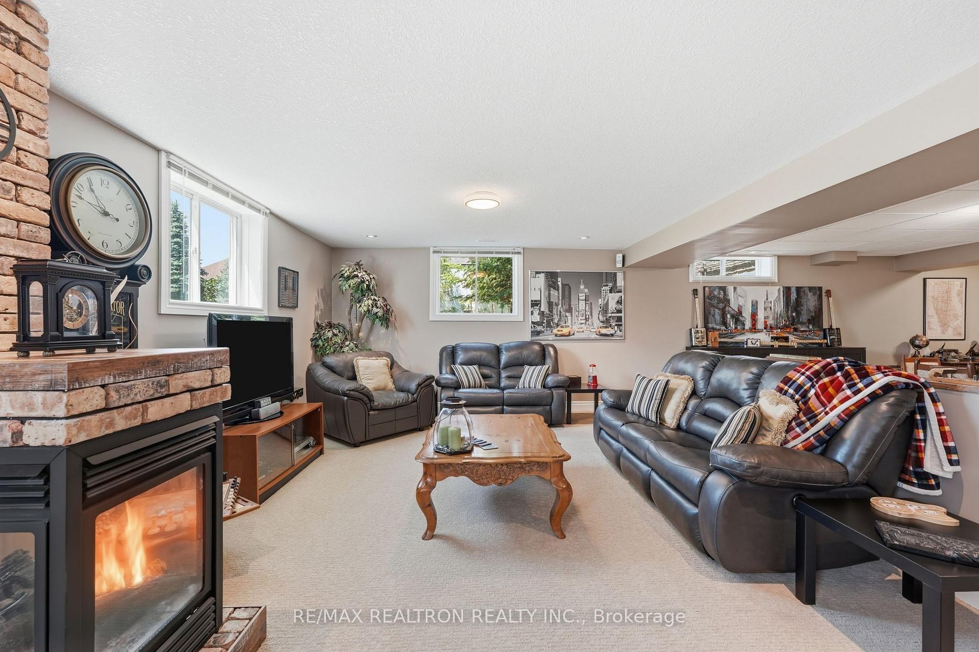 Photo 35 of 17 Brolley Crescent, Essa, Thornton — HOMEH