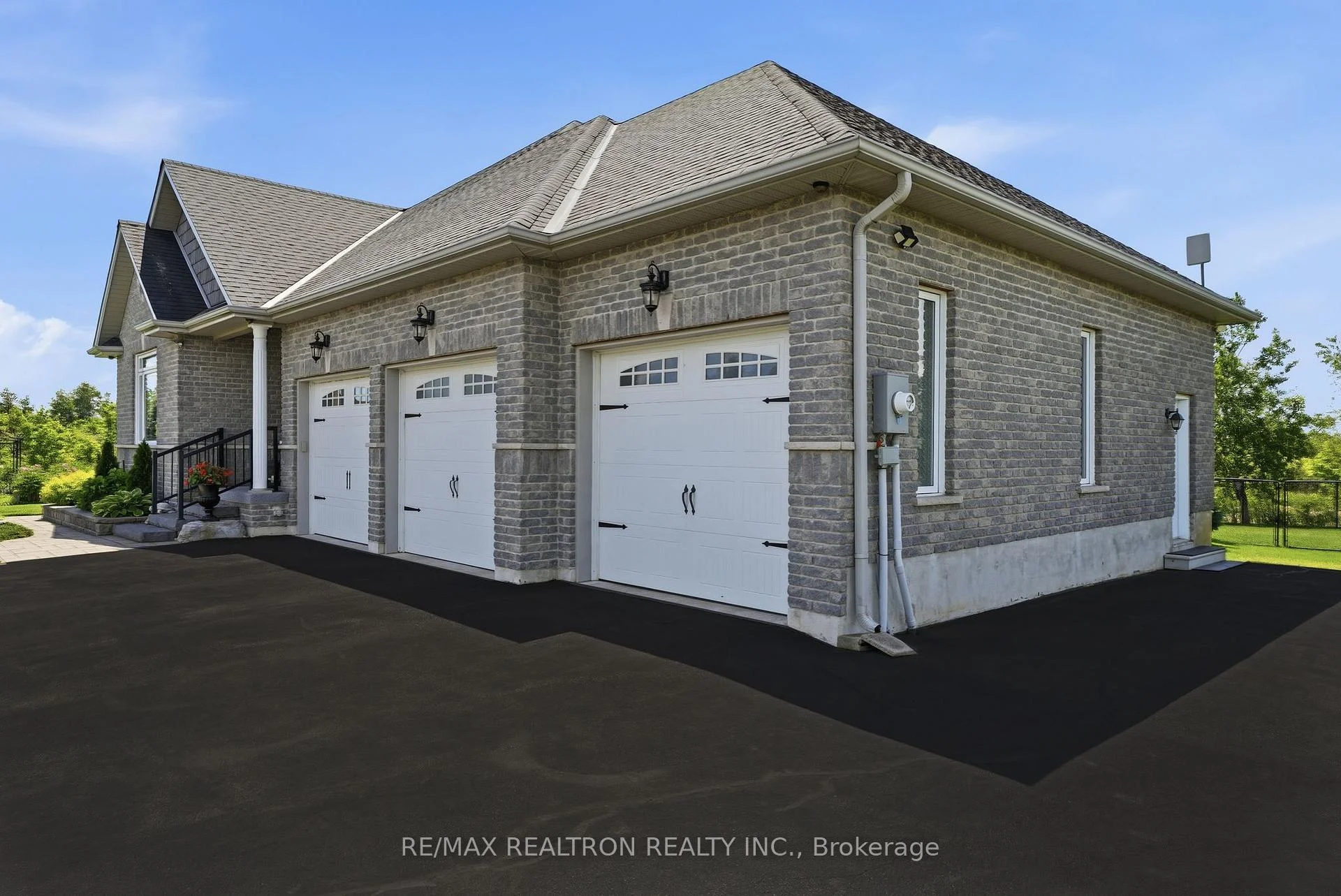 Photo 55 of 17 Brolley Crescent, Essa, Thornton — HOMEH