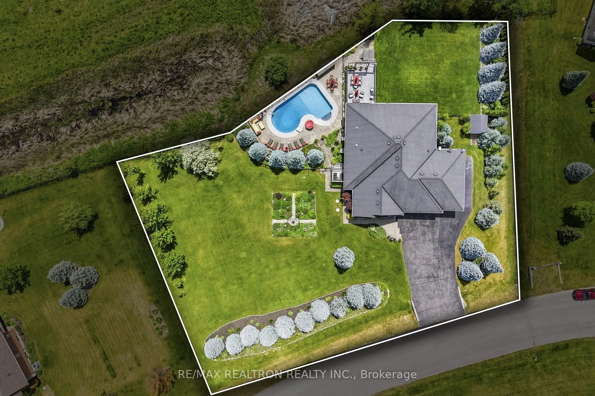Photo 56 of 17 Brolley Crescent, Essa, Thornton — HOMEH