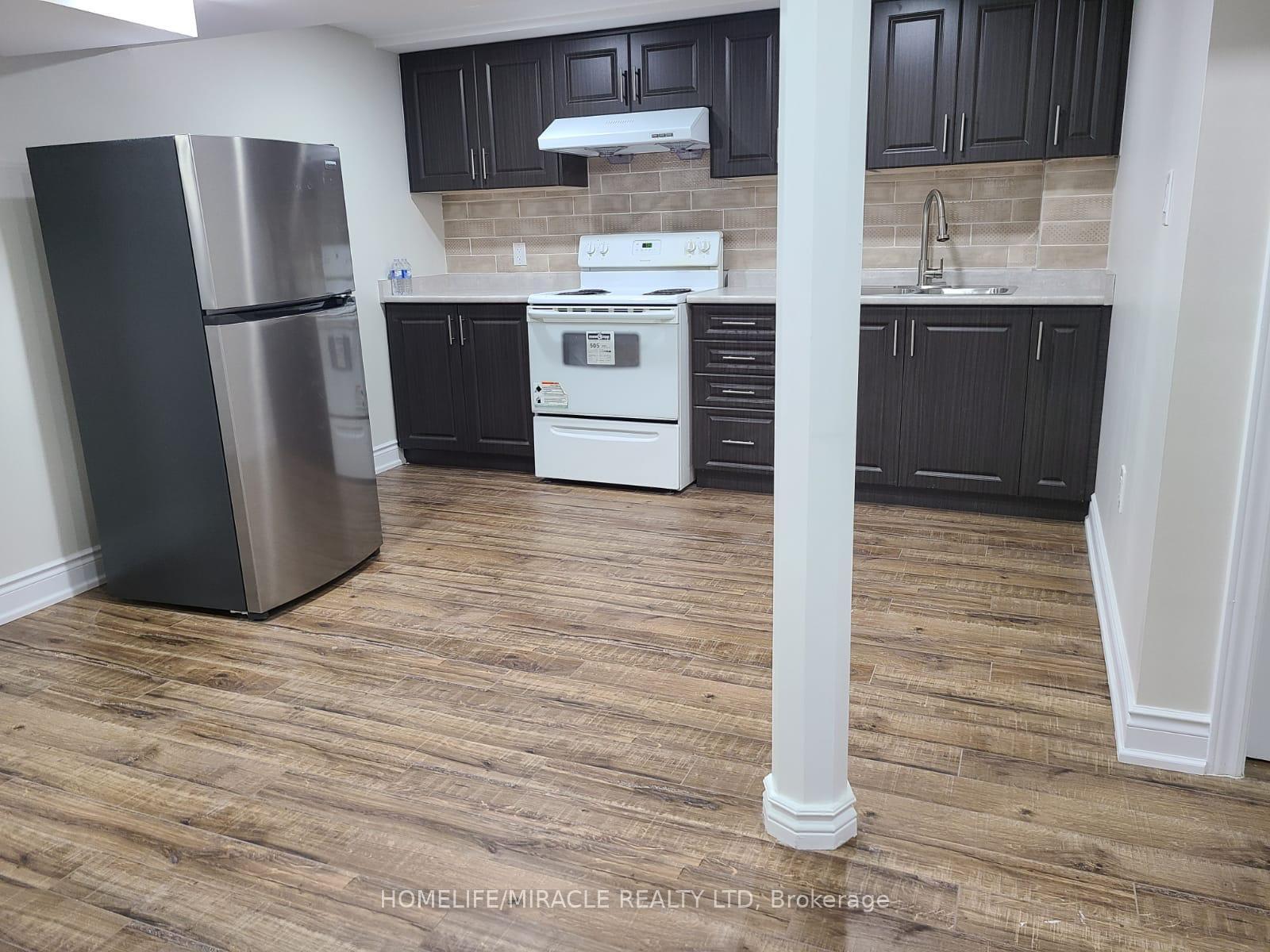 Photo 2 of 38 Whitehaven Drive, Brampton, Heart Lake West — HOMEH