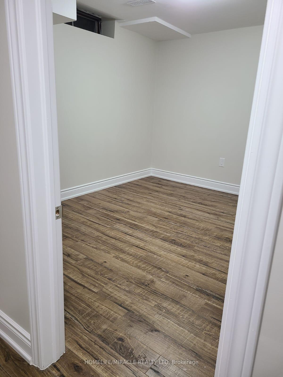 Photo 3 of 38 Whitehaven Drive, Brampton, Heart Lake West — HOMEH