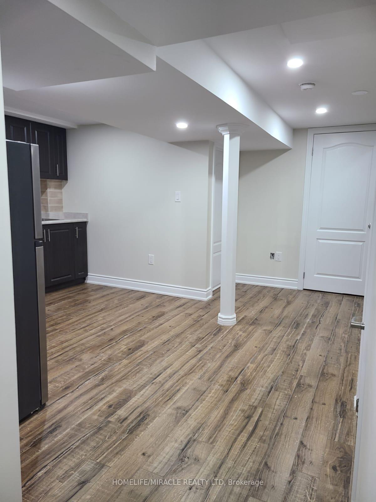 Photo 4 of 38 Whitehaven Drive, Brampton, Heart Lake West — HOMEH