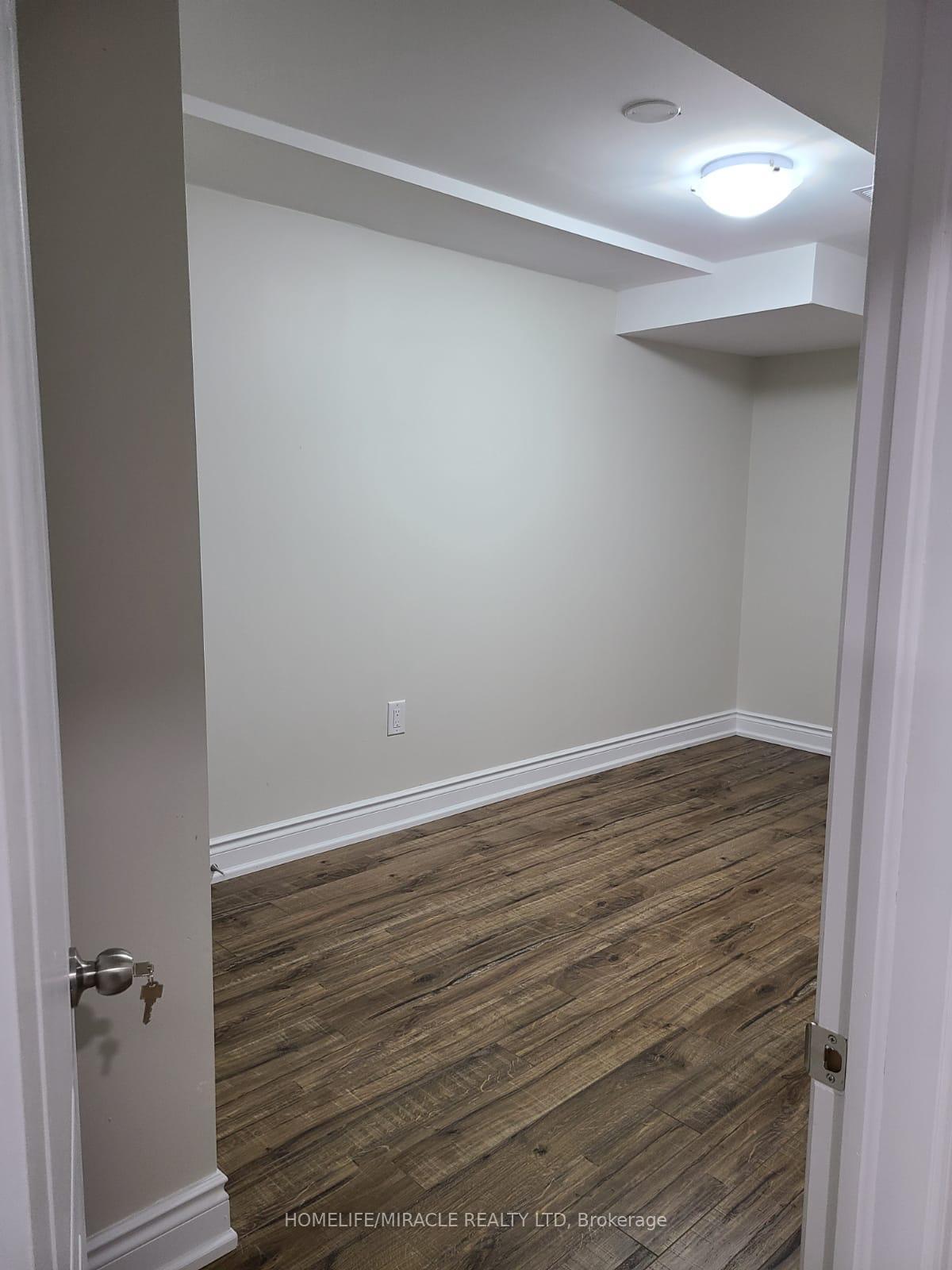 Photo 7 of 38 Whitehaven Drive, Brampton, Heart Lake West — HOMEH