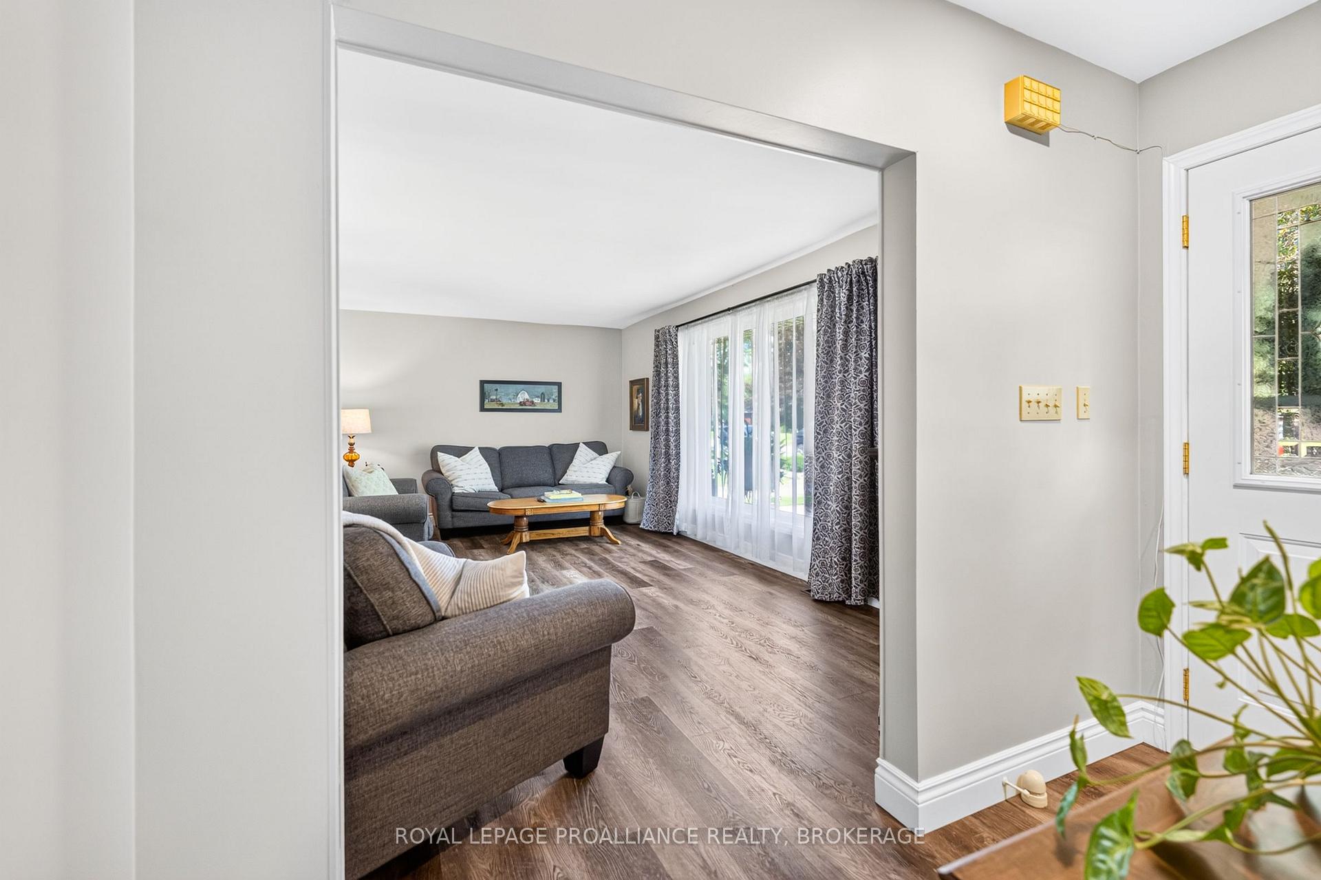Photo 5 of 47 Riverview Drive, Greater Napanee, Greater Napanee — HOMEH
