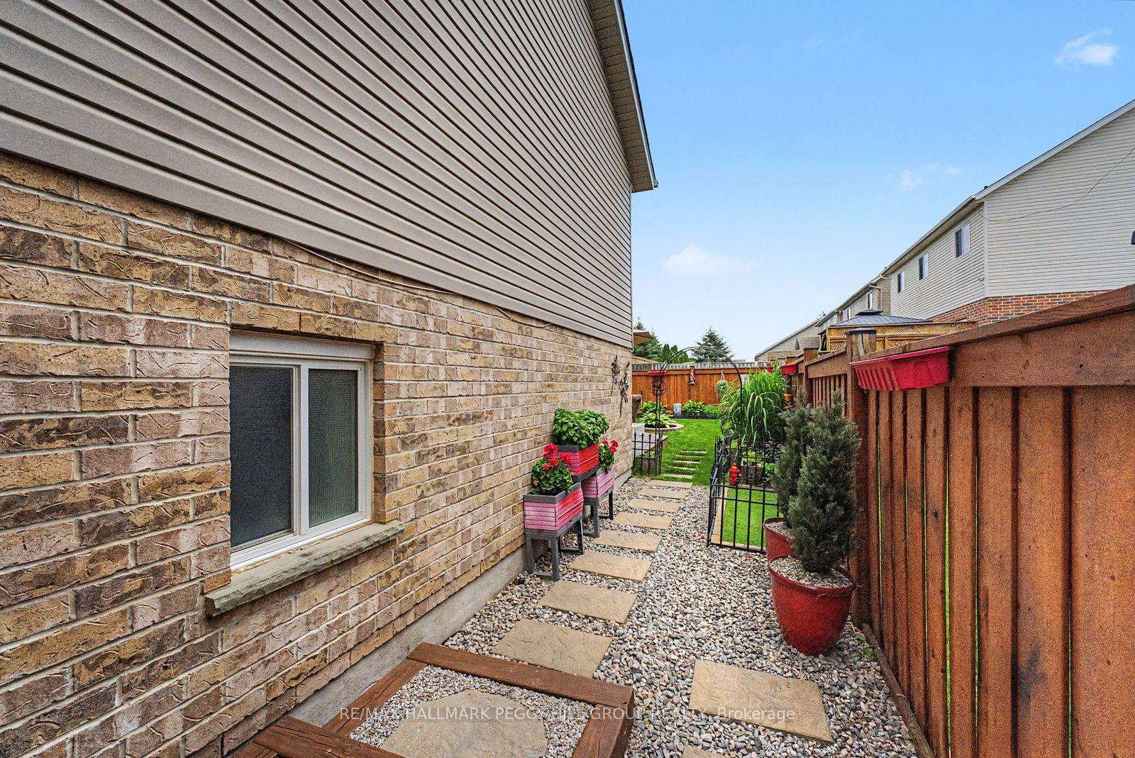 Photo 23 of 11 Red Cedar Lane, Essa, Angus — HOMEH