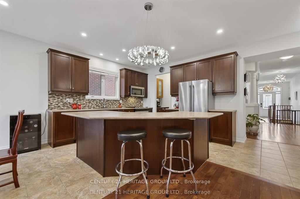 Photo 15 of 136 Riveredge Drive, Georgina, Keswick North — HOMEH