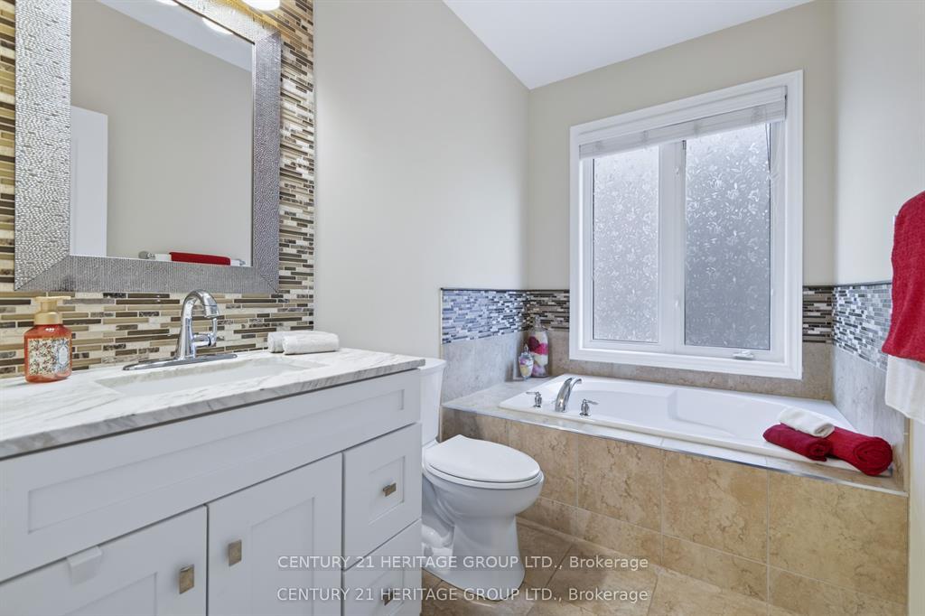 Photo 24 of 136 Riveredge Drive, Georgina, Keswick North — HOMEH