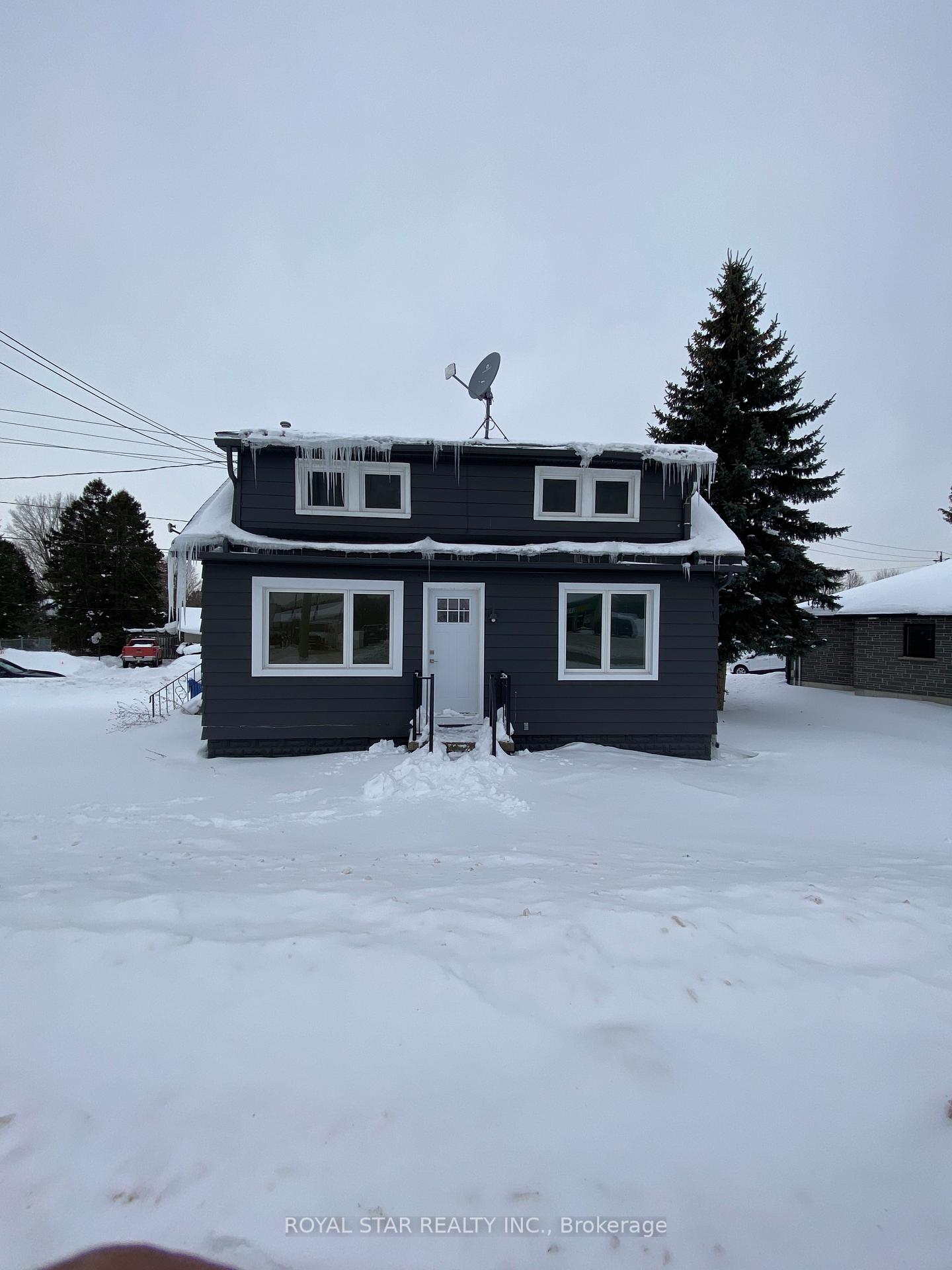 Photo 2 of 582 Garafraxa Street S, West Grey — HOMEH
