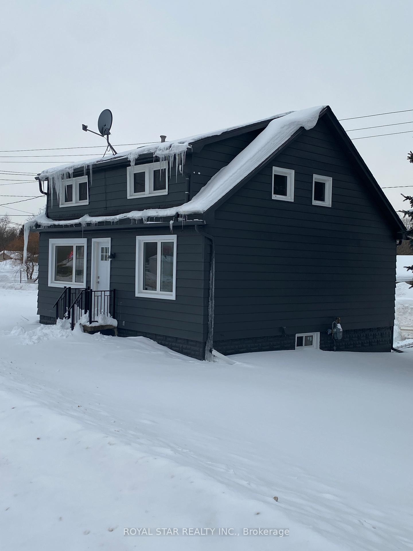 Photo 3 of 582 Garafraxa Street S, West Grey — HOMEH