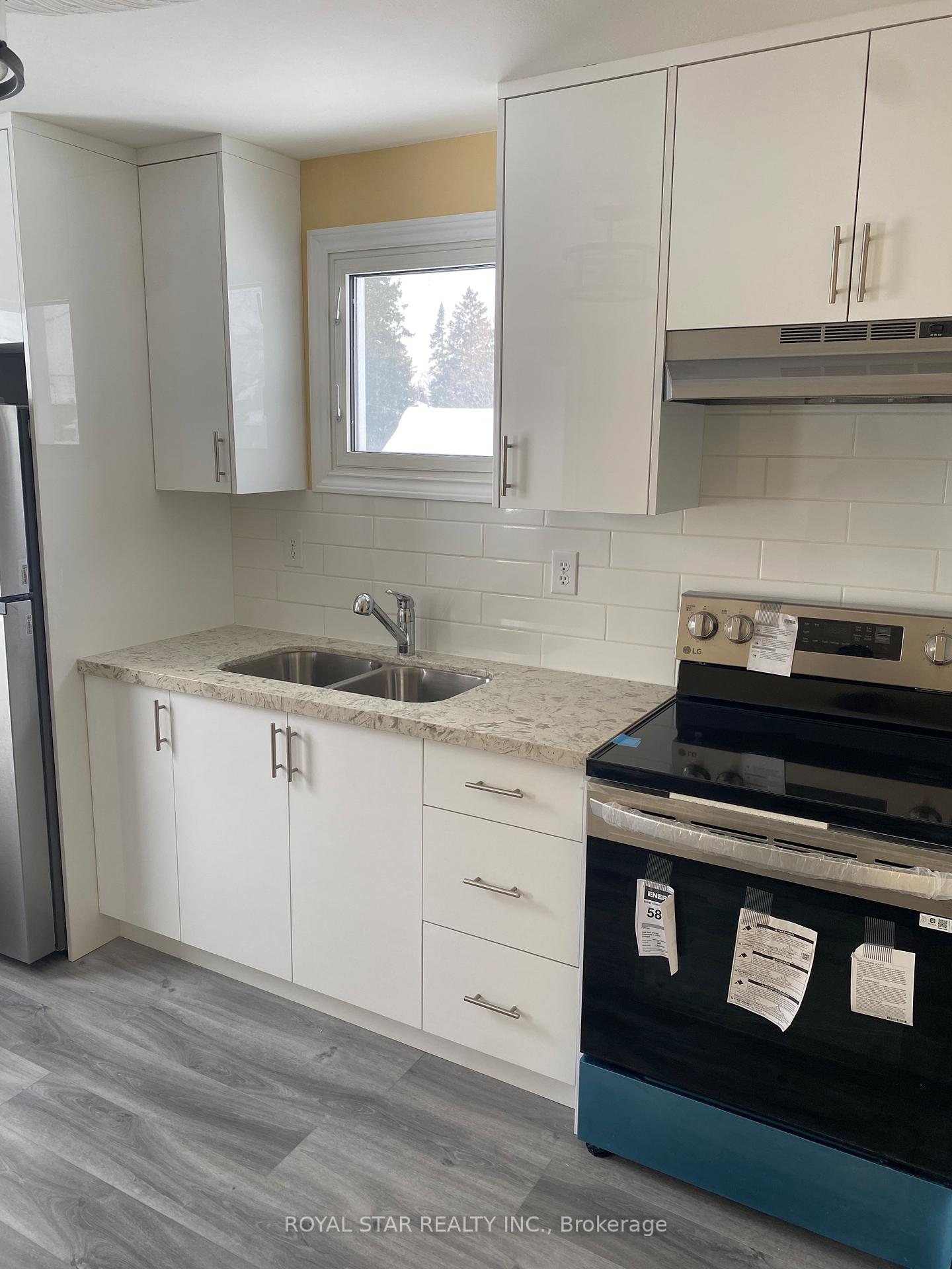 Photo 4 of 582 Garafraxa Street S, West Grey — HOMEH