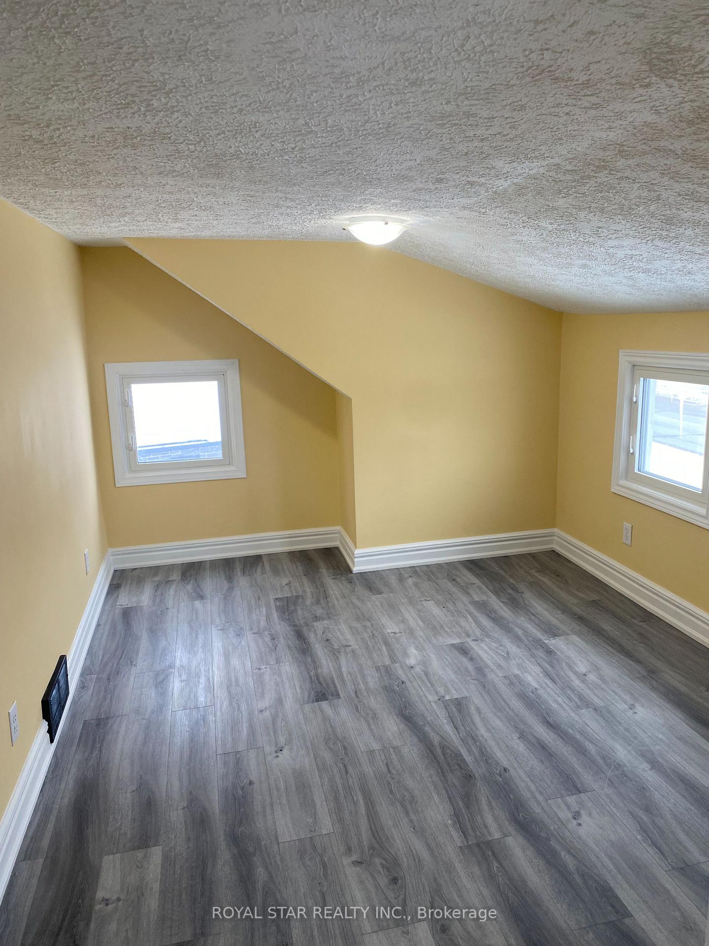 Photo 17 of 582 Garafraxa Street S, West Grey — HOMEH