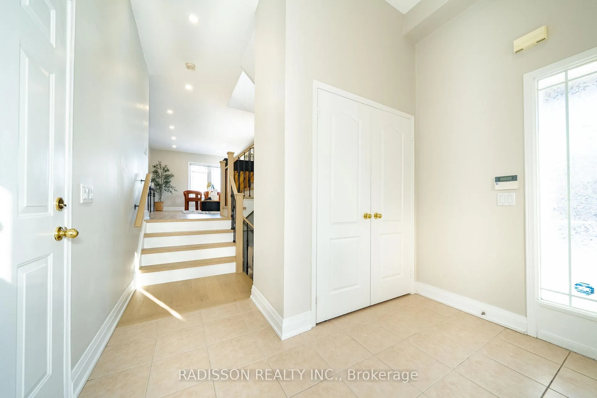 Photo 5 of 94 Bilbrough Street, Aurora, Bayview Northeast — HOMEH