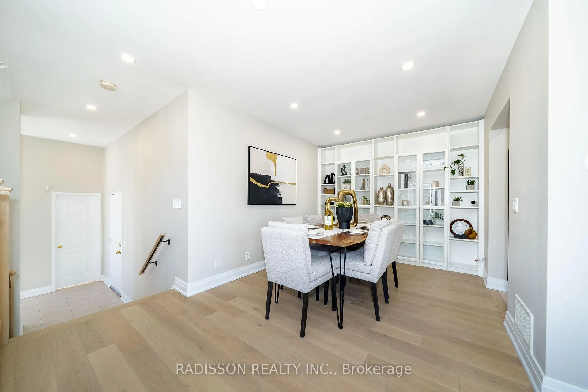 Photo 9 of 94 Bilbrough Street, Aurora, Bayview Northeast — HOMEH