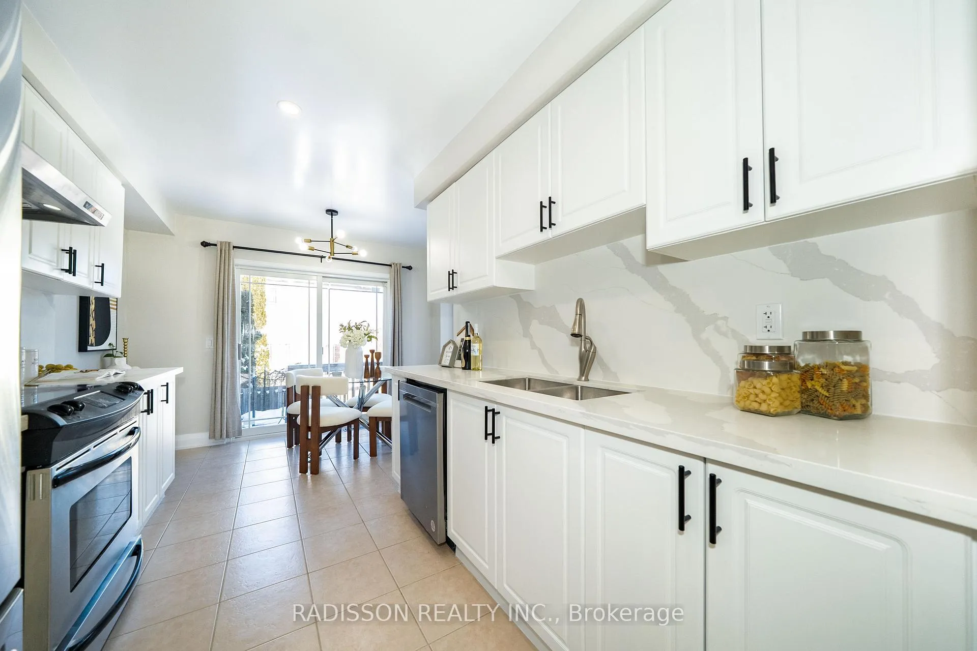 Photo 11 of 94 Bilbrough Street, Aurora, Bayview Northeast — HOMEH