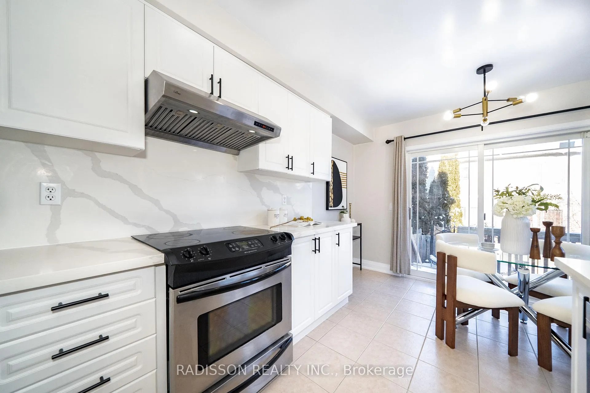Photo 12 of 94 Bilbrough Street, Aurora, Bayview Northeast — HOMEH