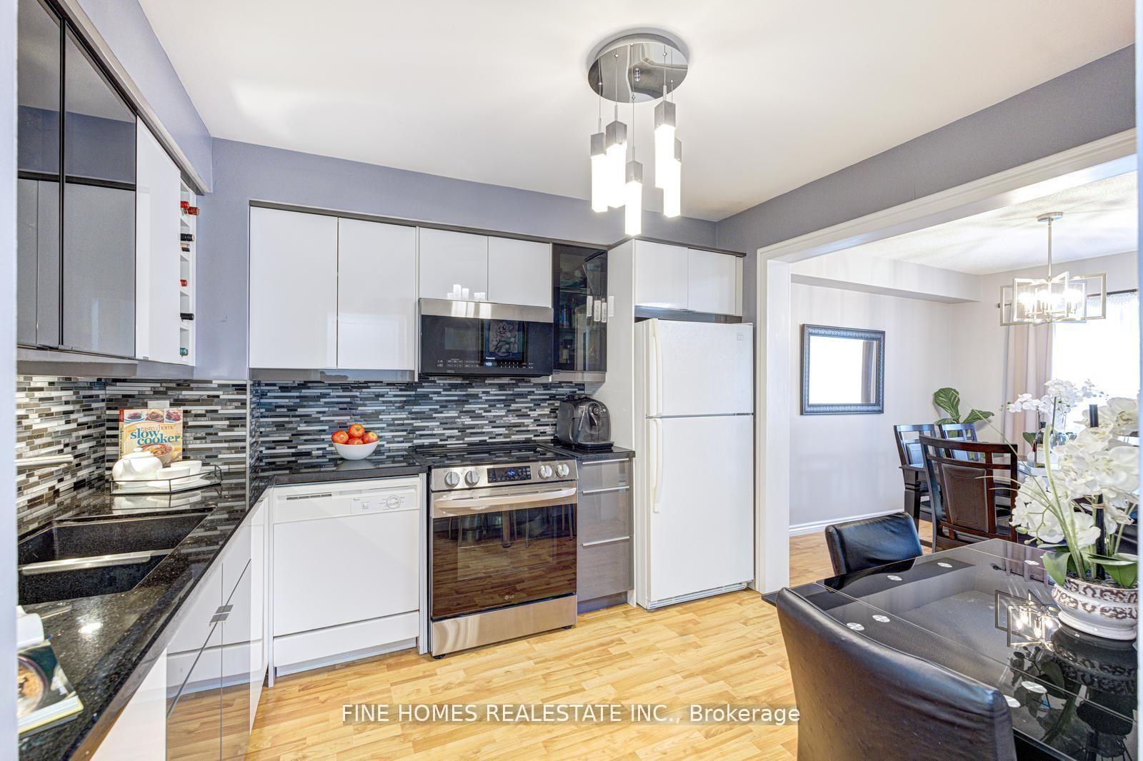 Photo 8 of 302 Maciver Boulevard, Newmarket, Summerhill Estates — HOMEH