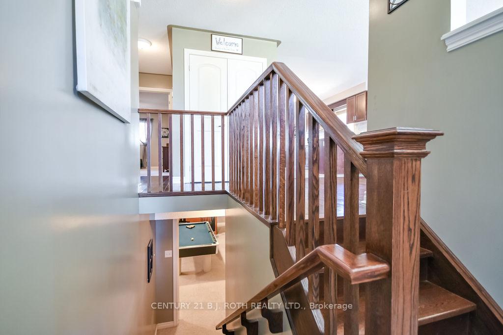 Photo 3 of 12 White Crescent, Barrie, Holly — HOMEH