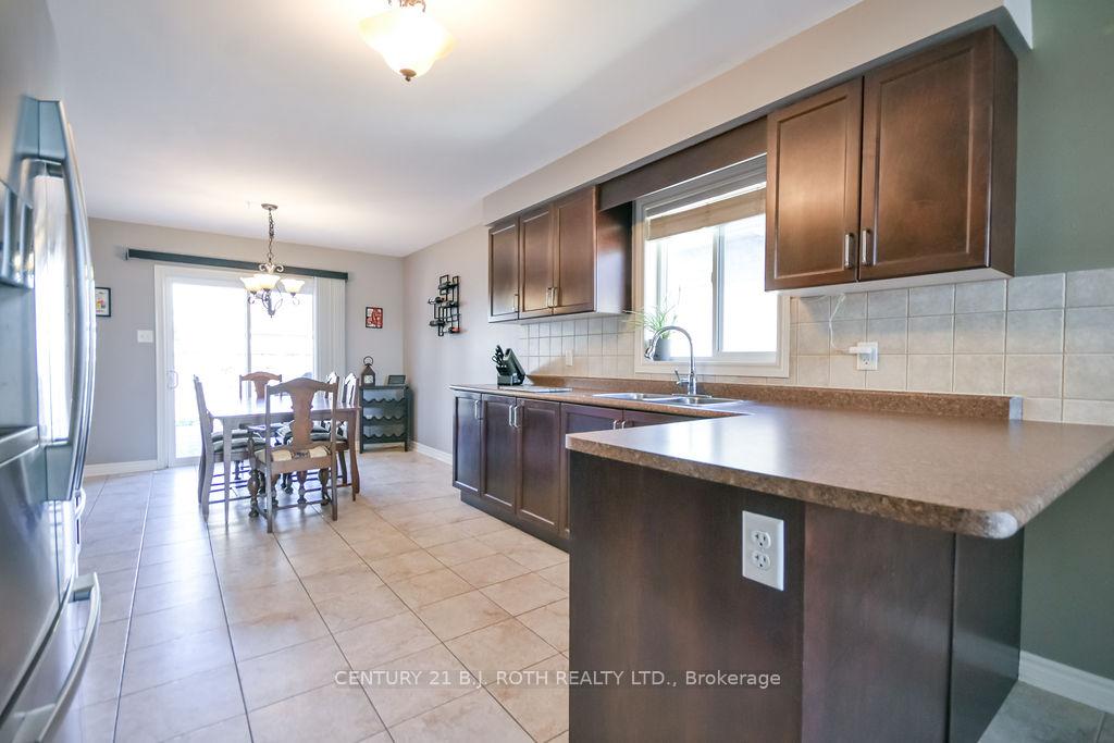 Photo 8 of 12 White Crescent, Barrie, Holly — HOMEH